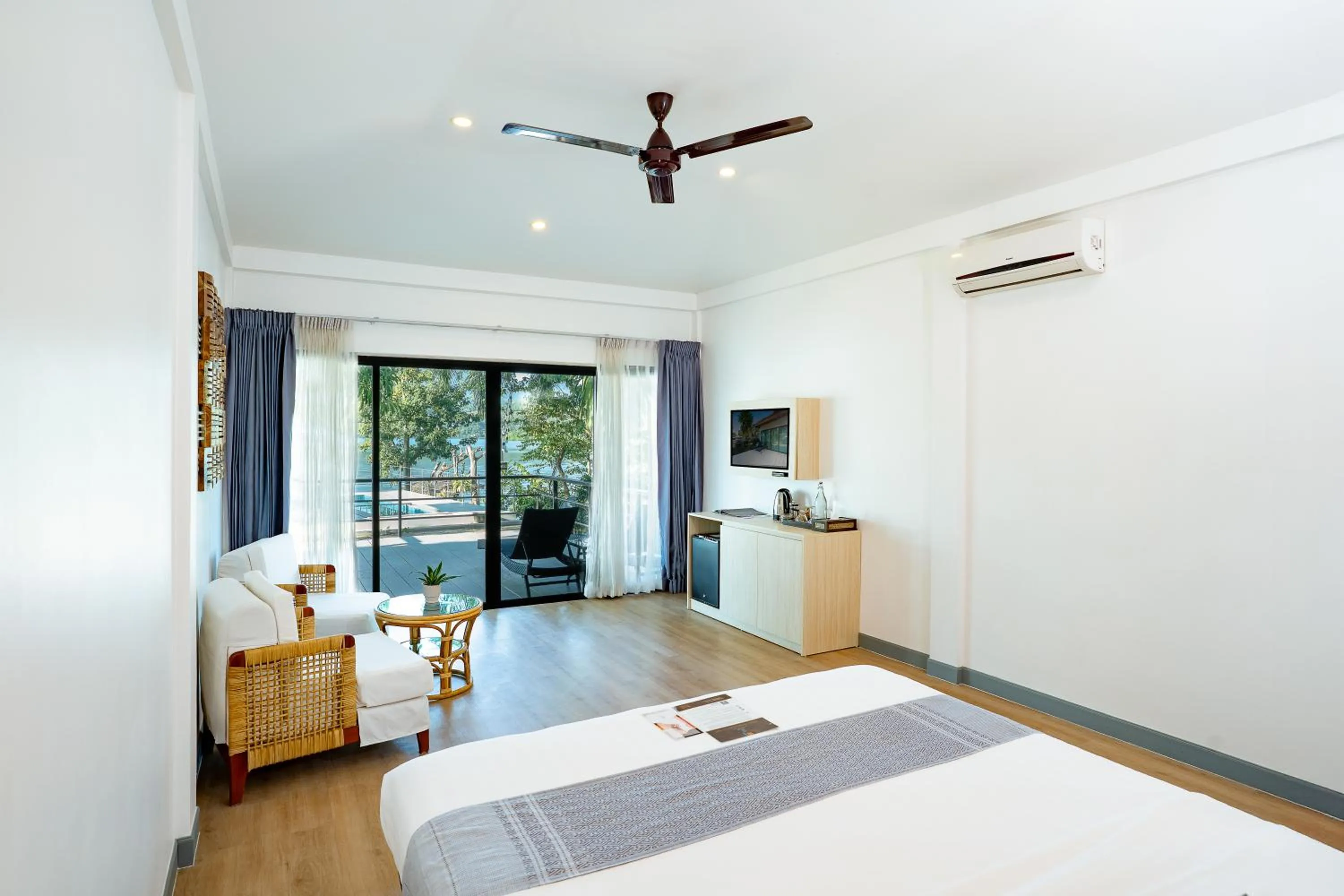 Bed in The Sanctuary Nam Ngum Beach Resort