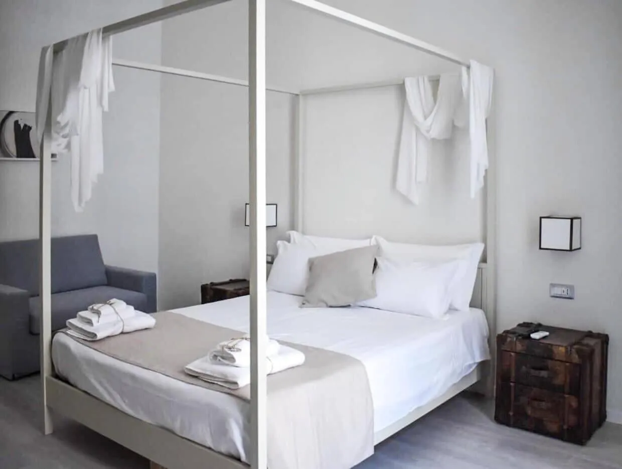 Junior Suite with Balcony in Gatto Bianco Duchessa