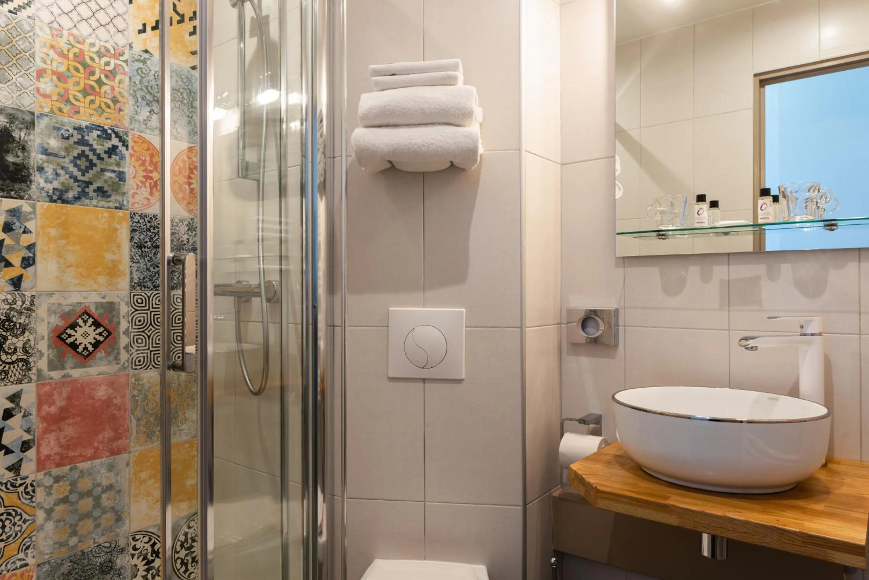 Shower in The Originals City, Hôtel Orléans Nord