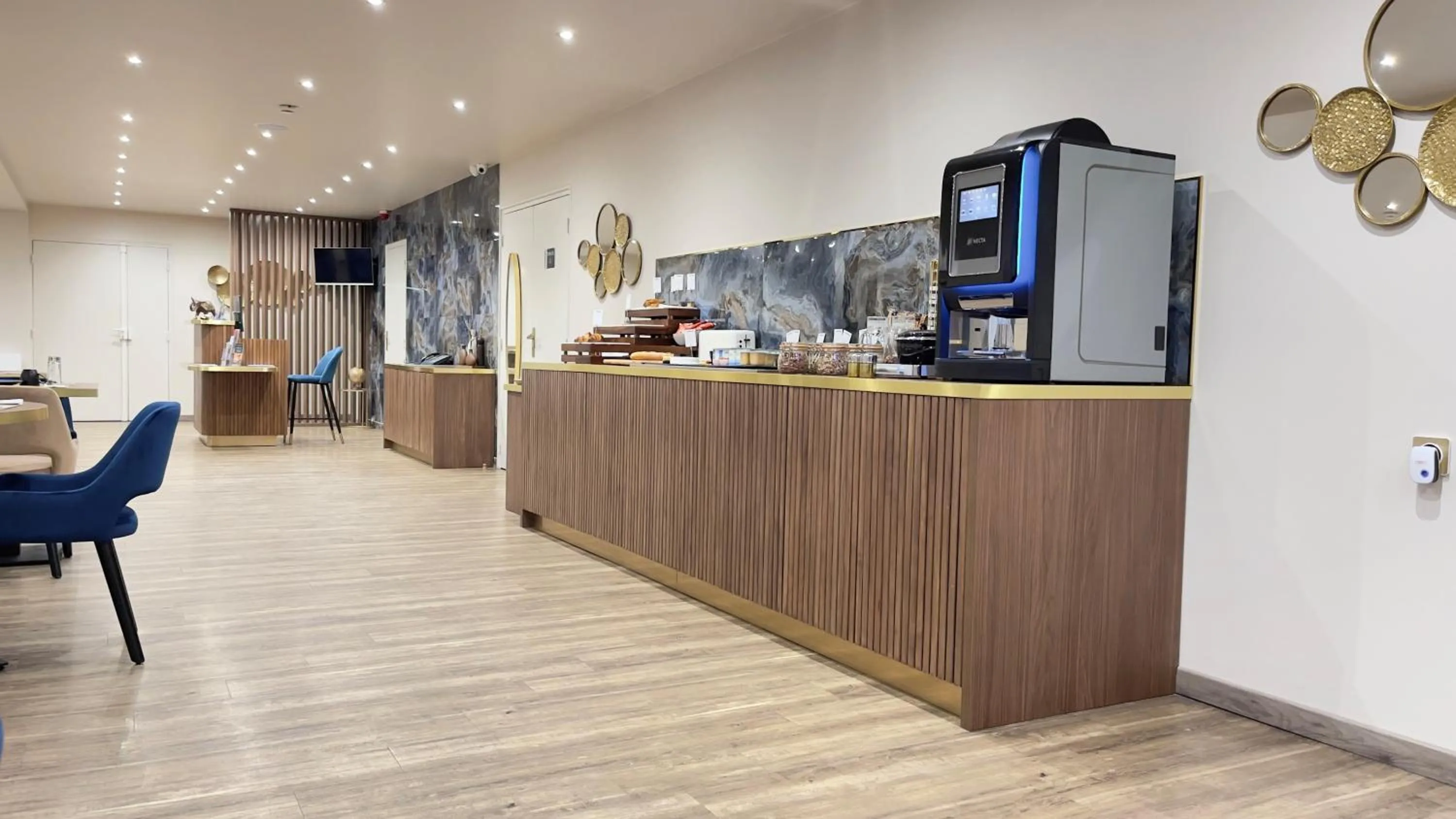 Buffet breakfast in The Originals City, Hôtel Orléans Nord