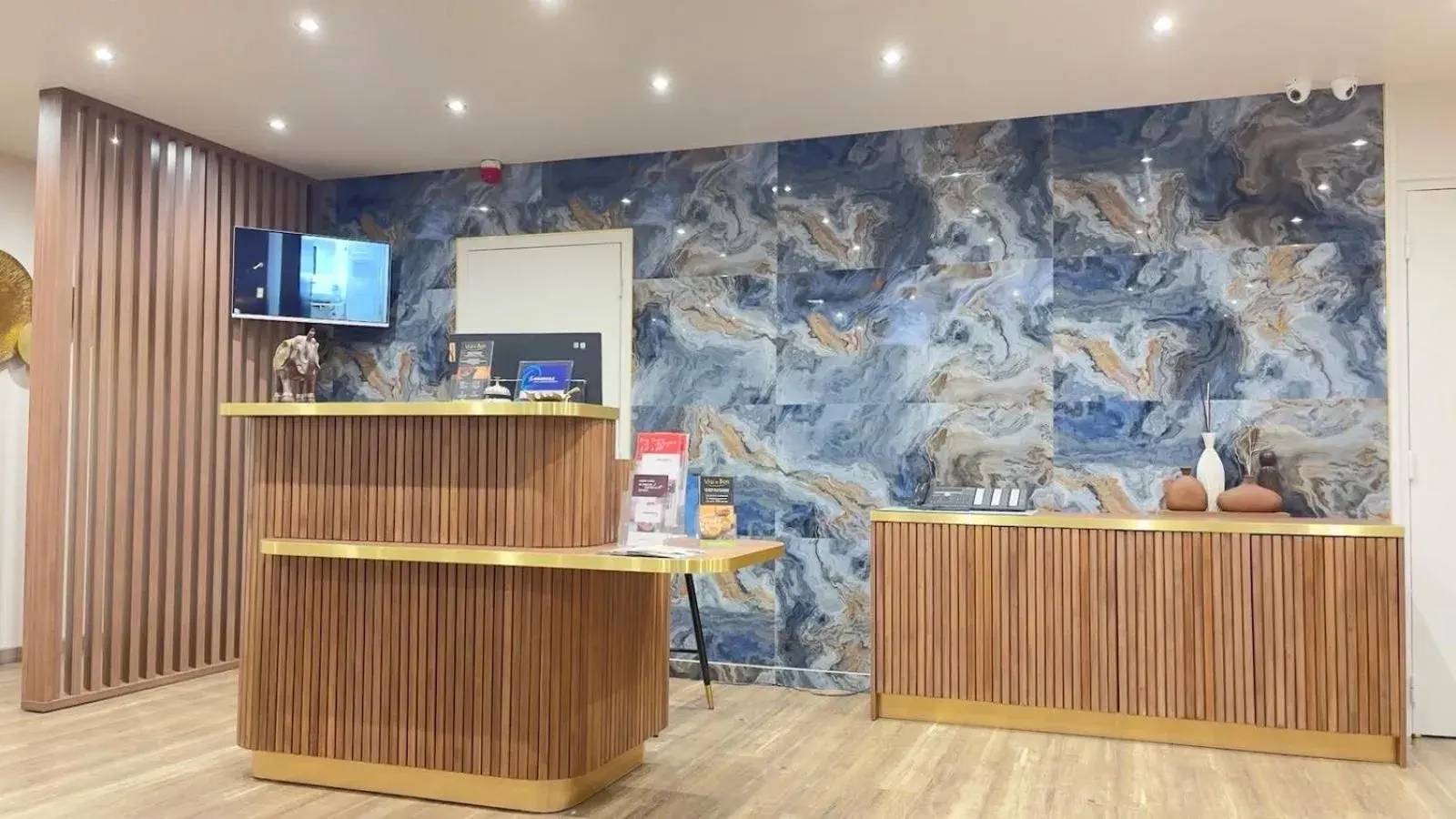 Lobby or reception in The Originals City, Hôtel Orléans Nord Lobby or reception in The Originals City, Hôtel Orléans Nord