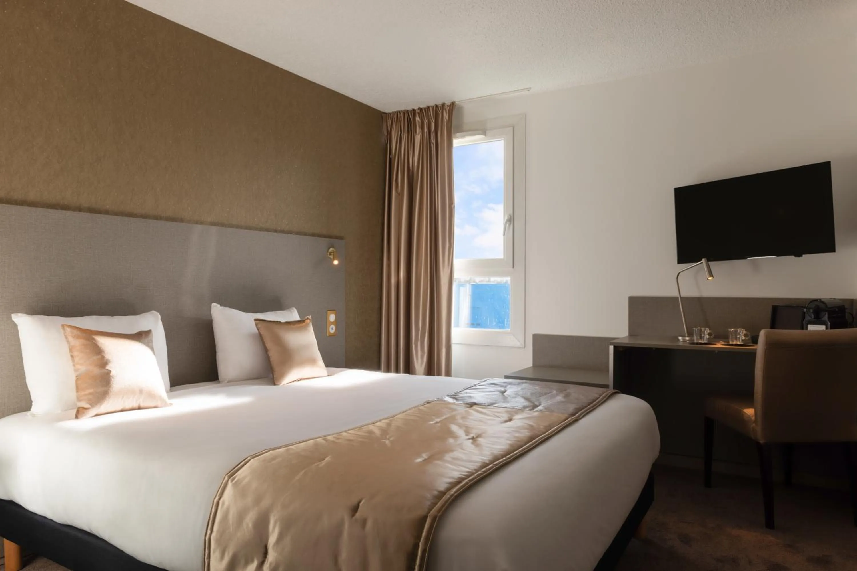 Bedroom, Bed in The Originals City, Hôtel Orléans Nord