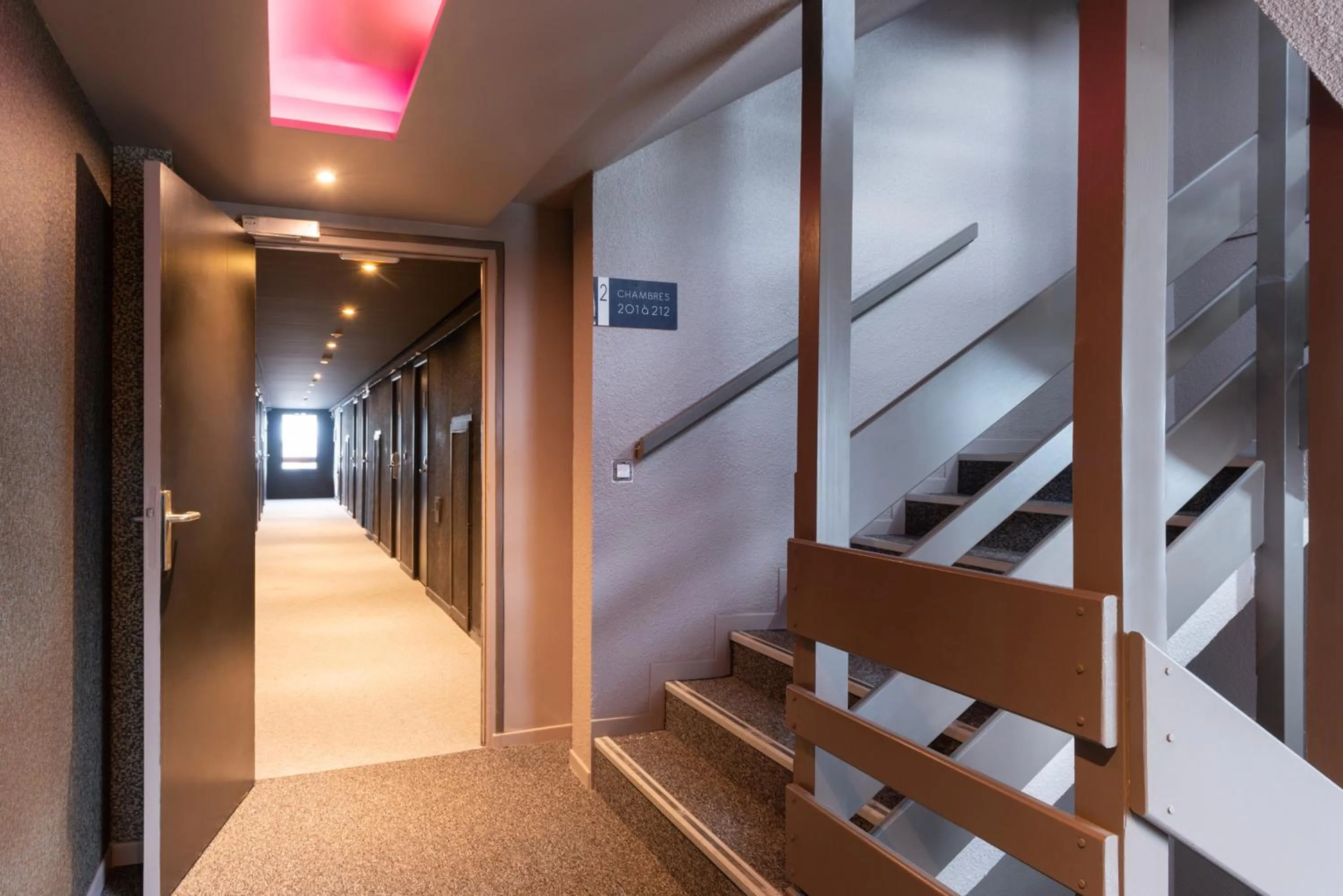 Lobby or reception in The Originals City, Hôtel Orléans Nord