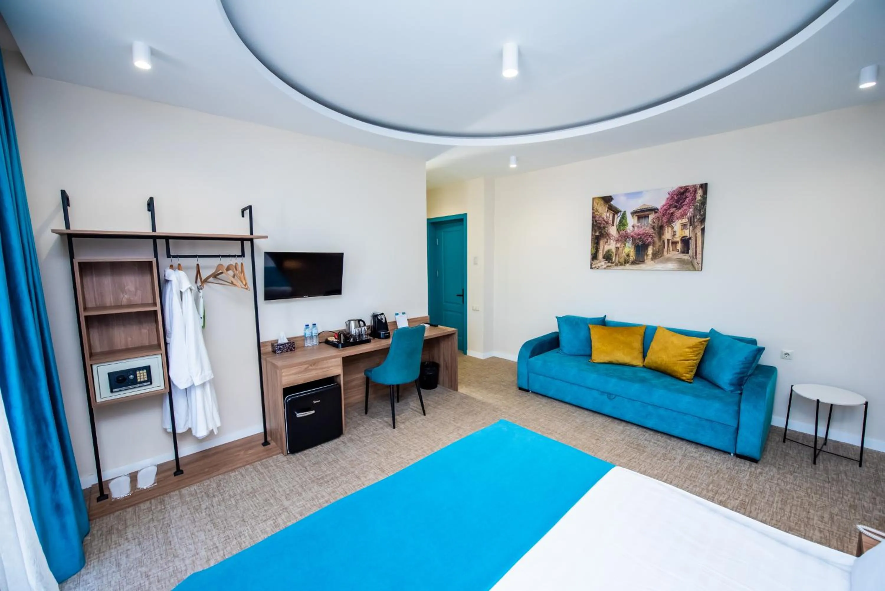 Communal lounge/ TV room, Bed in City Inn - Boutique Hotel Tbilisi