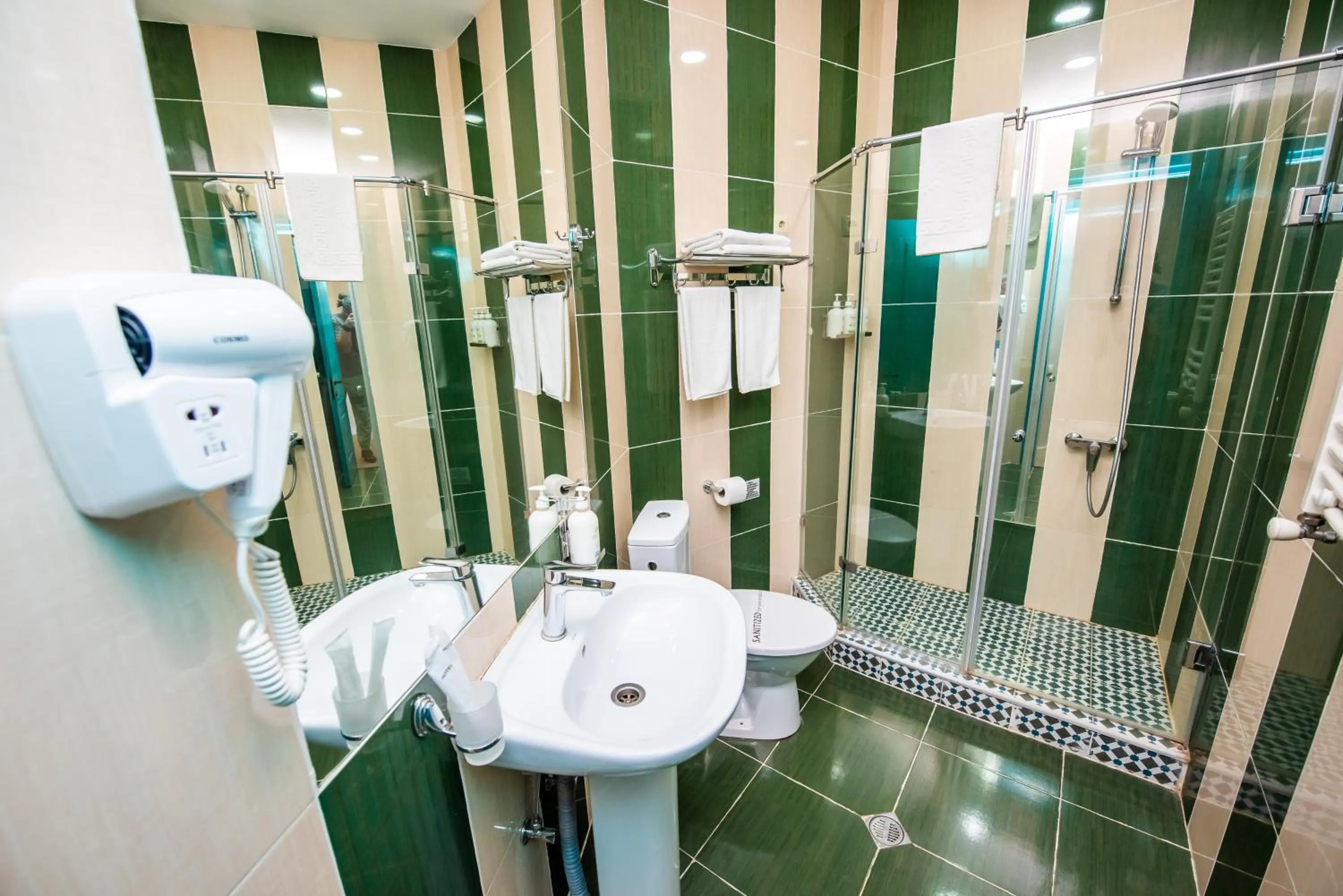 Shower in City Inn - Boutique Hotel Tbilisi