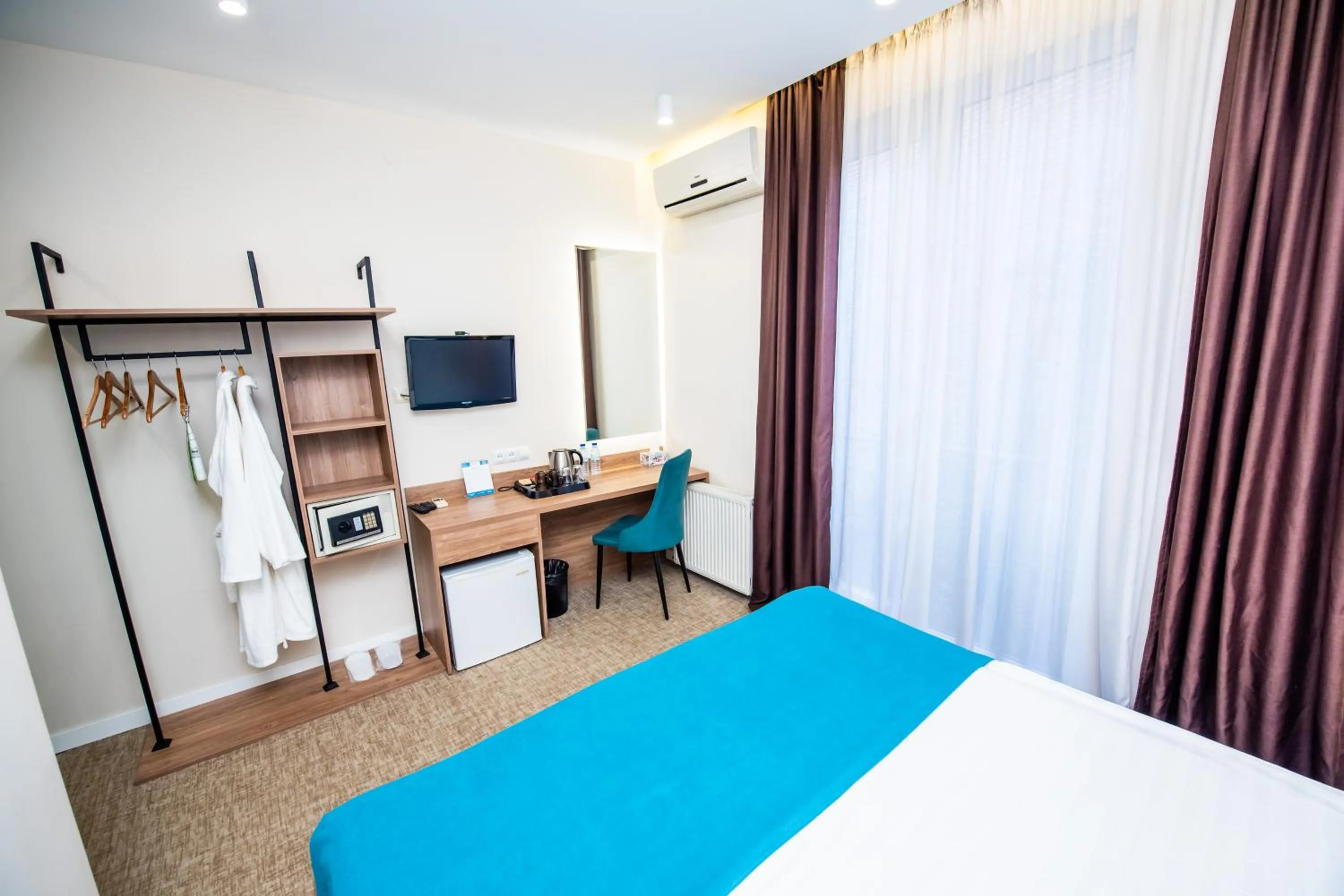 Communal lounge/ TV room, Bed in City Inn - Boutique Hotel Tbilisi