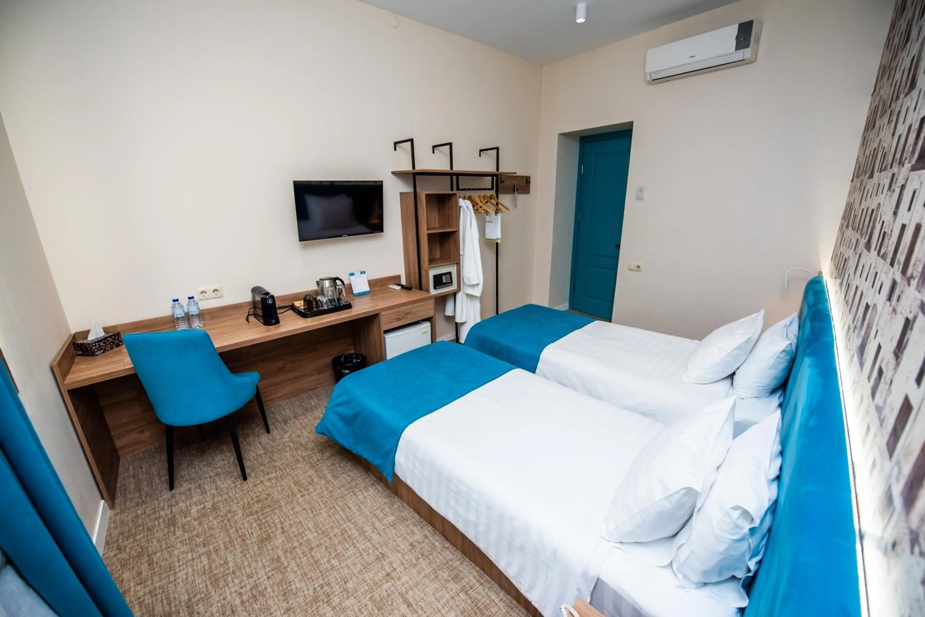 Communal lounge/ TV room, Bed in City Inn - Boutique Hotel Tbilisi