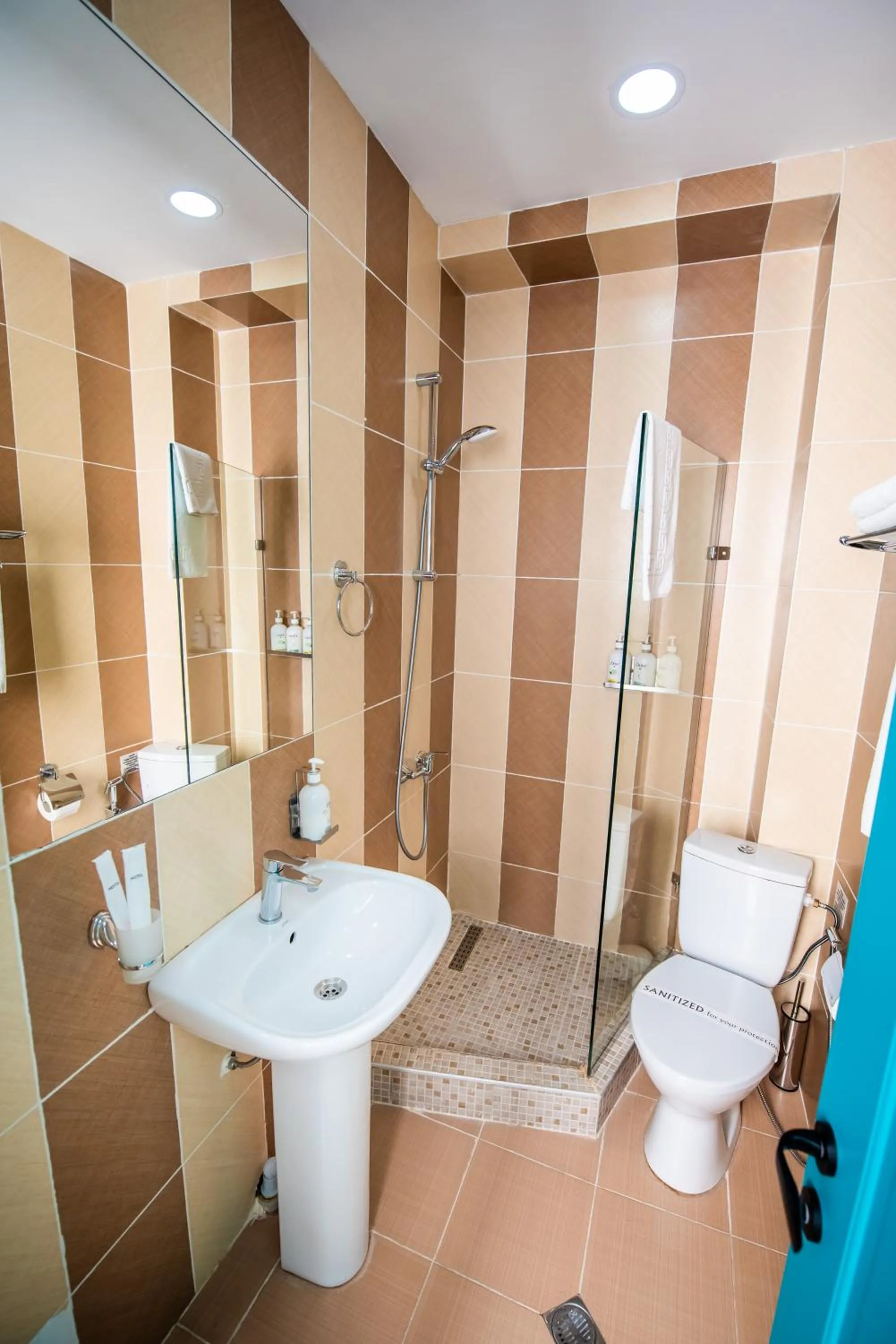 Shower in City Inn - Boutique Hotel Tbilisi