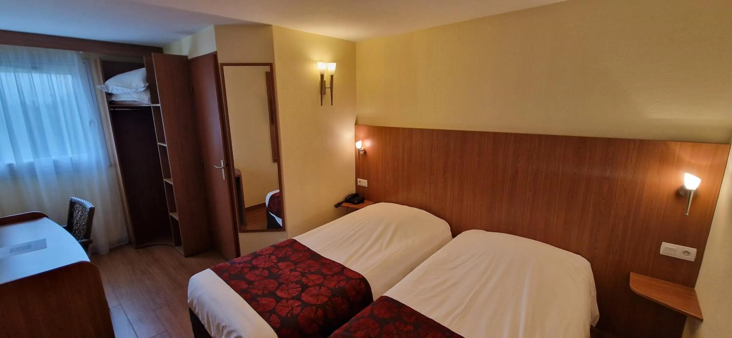 Bed in Brit Hotel Poitiers Beaulieu