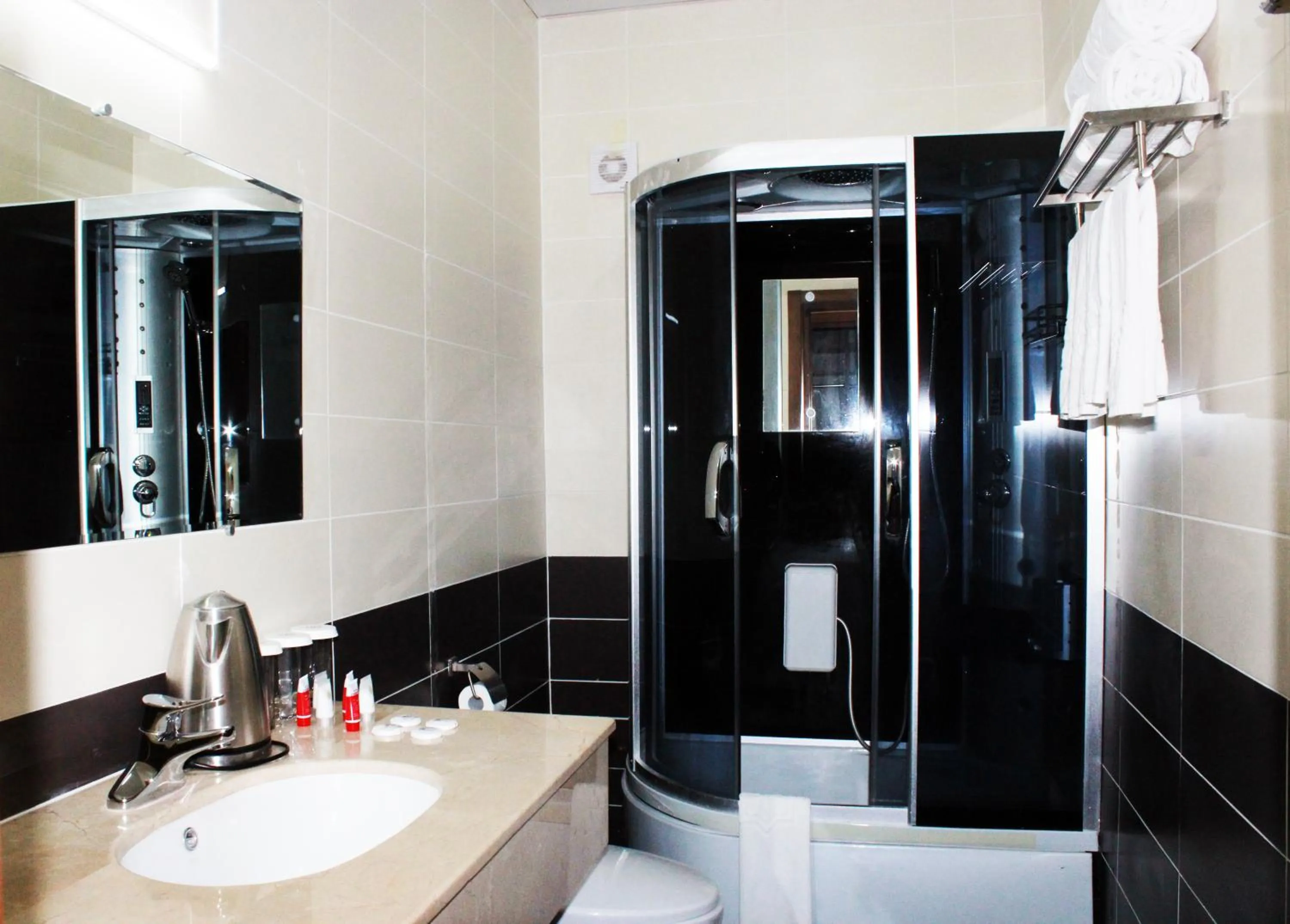 Bathroom in Dormitory Hualing Tbilisi