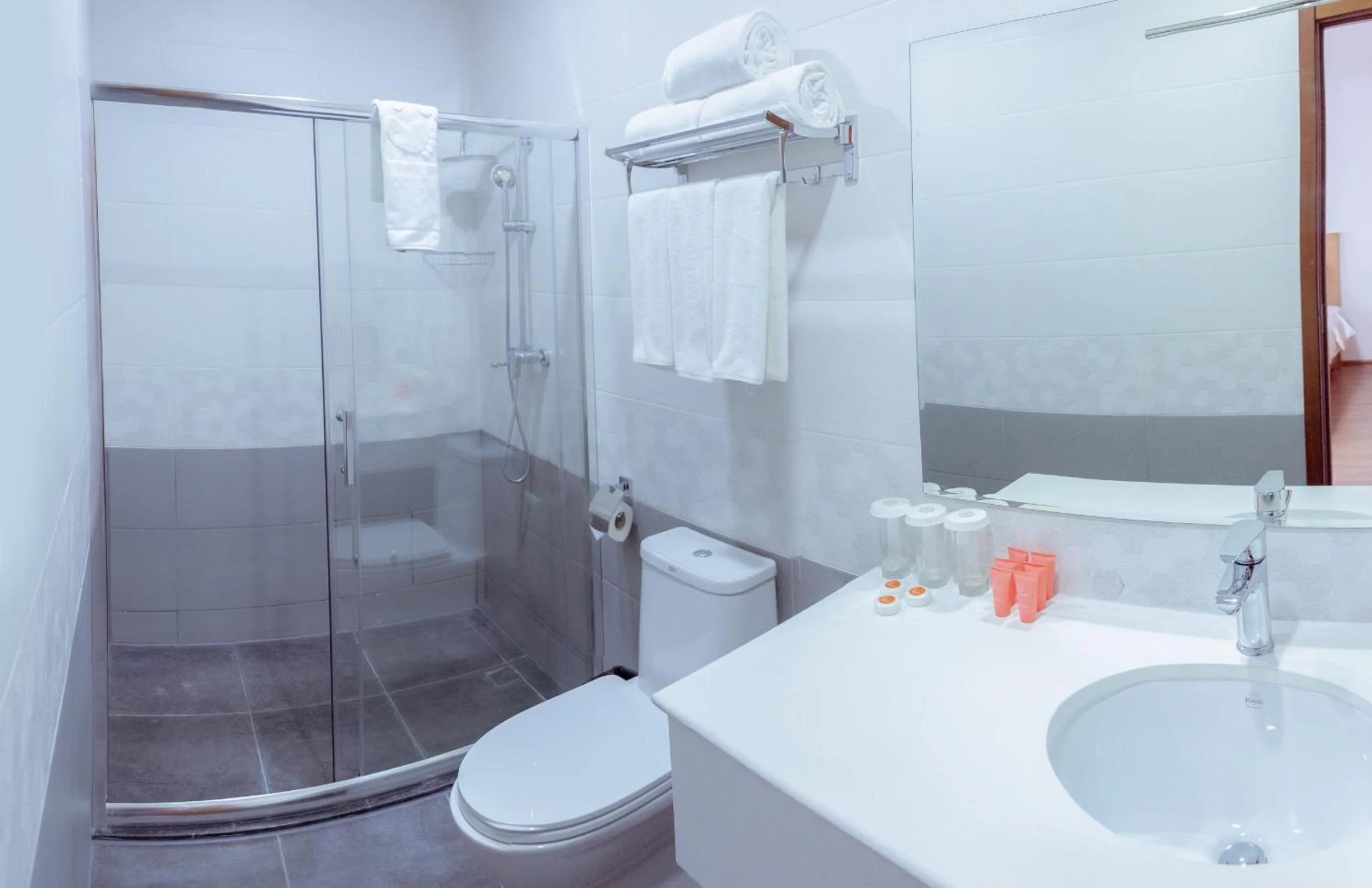 Shower in Dormitory Hualing Tbilisi