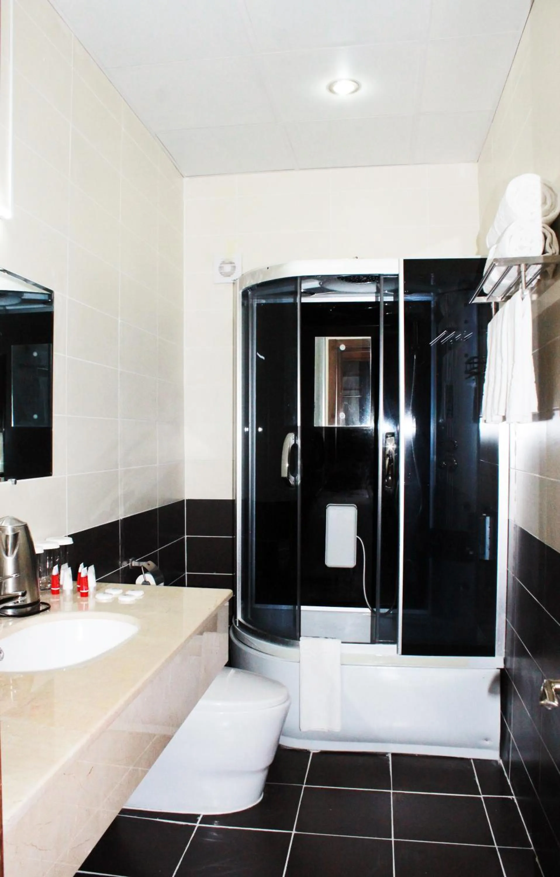 Bathroom in Dormitory Hualing Tbilisi