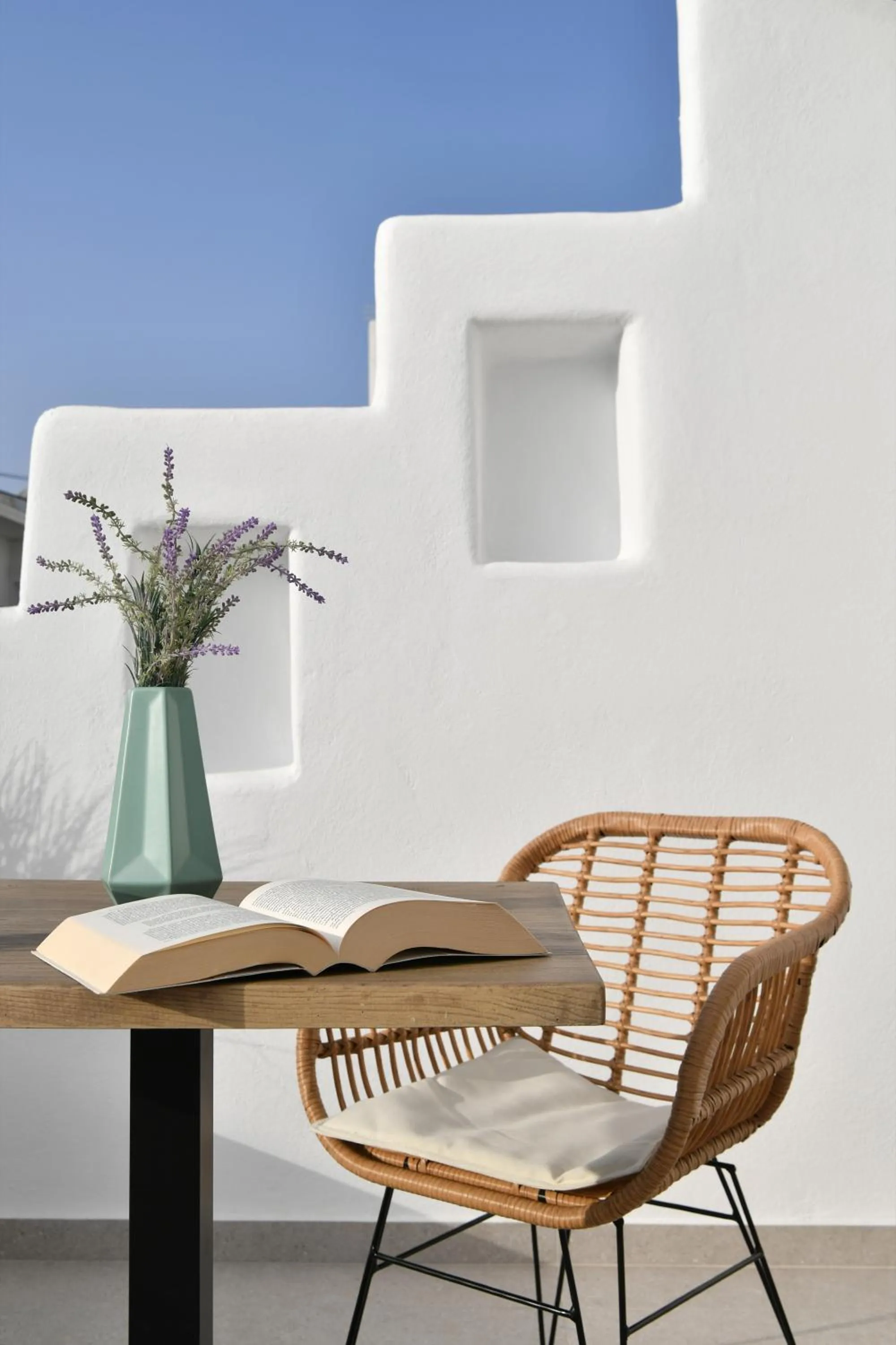 Balcony/Terrace in White Blossom