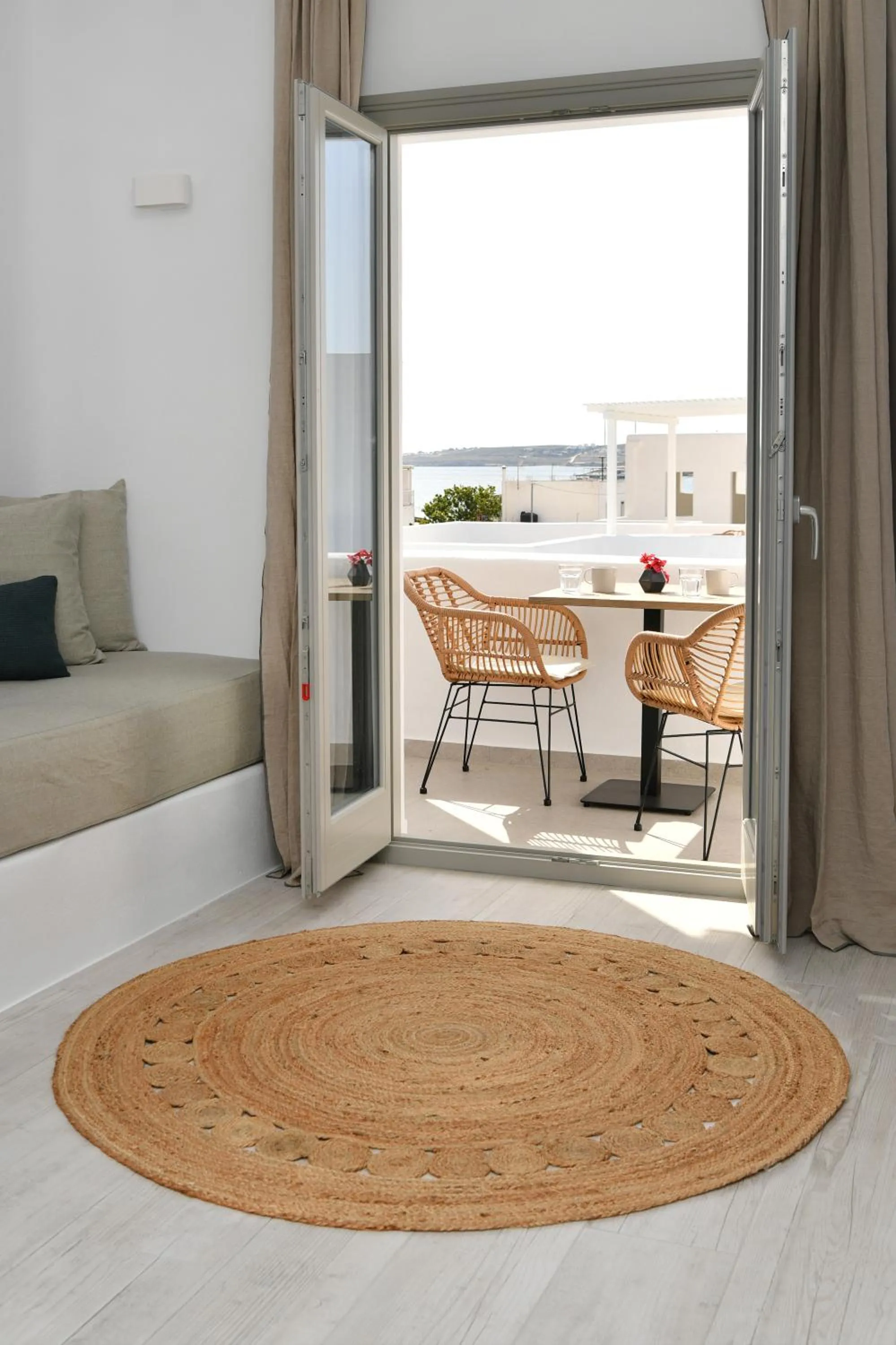 Seating area in White Blossom