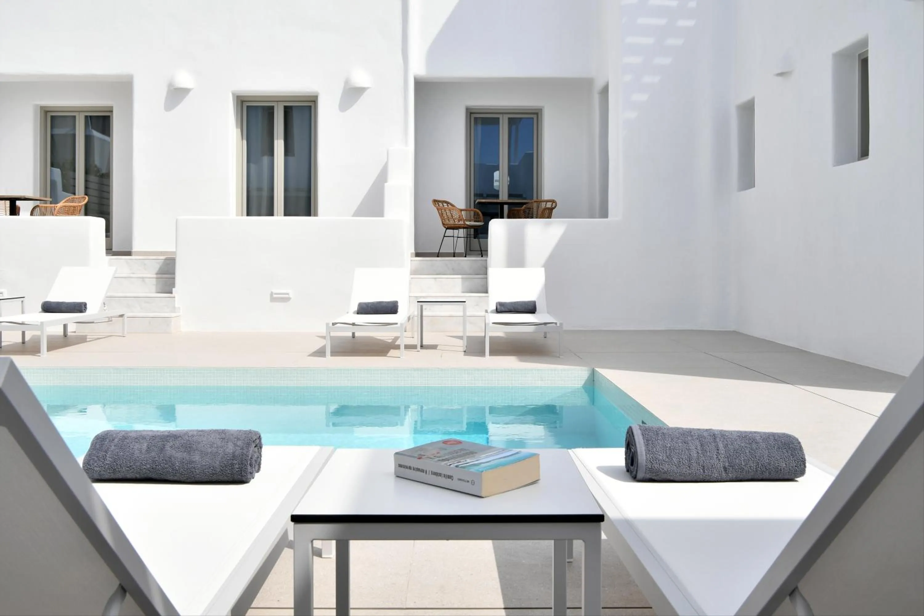 Swimming pool in White Blossom