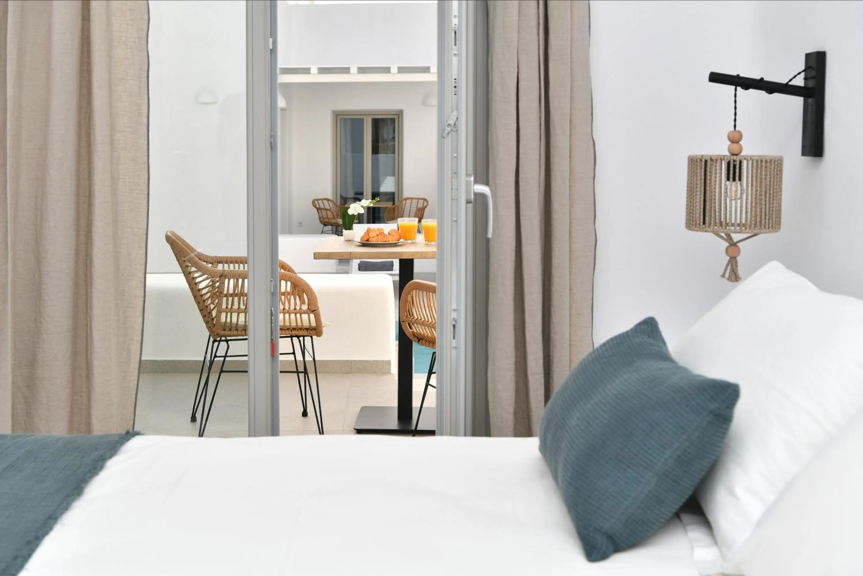 Bedroom, Bed in White Blossom