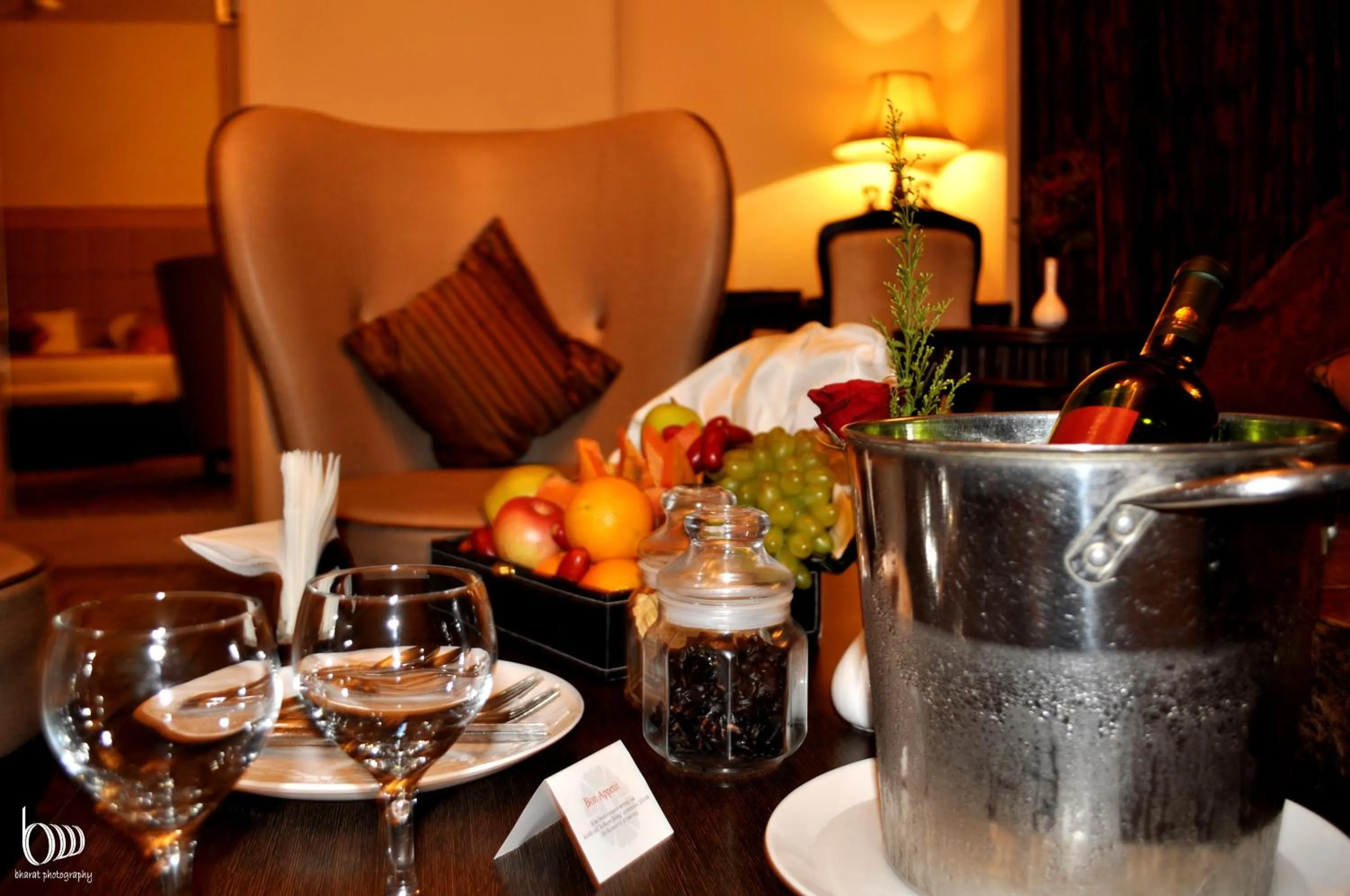 Restaurant/places to eat in Hotel Centre Point