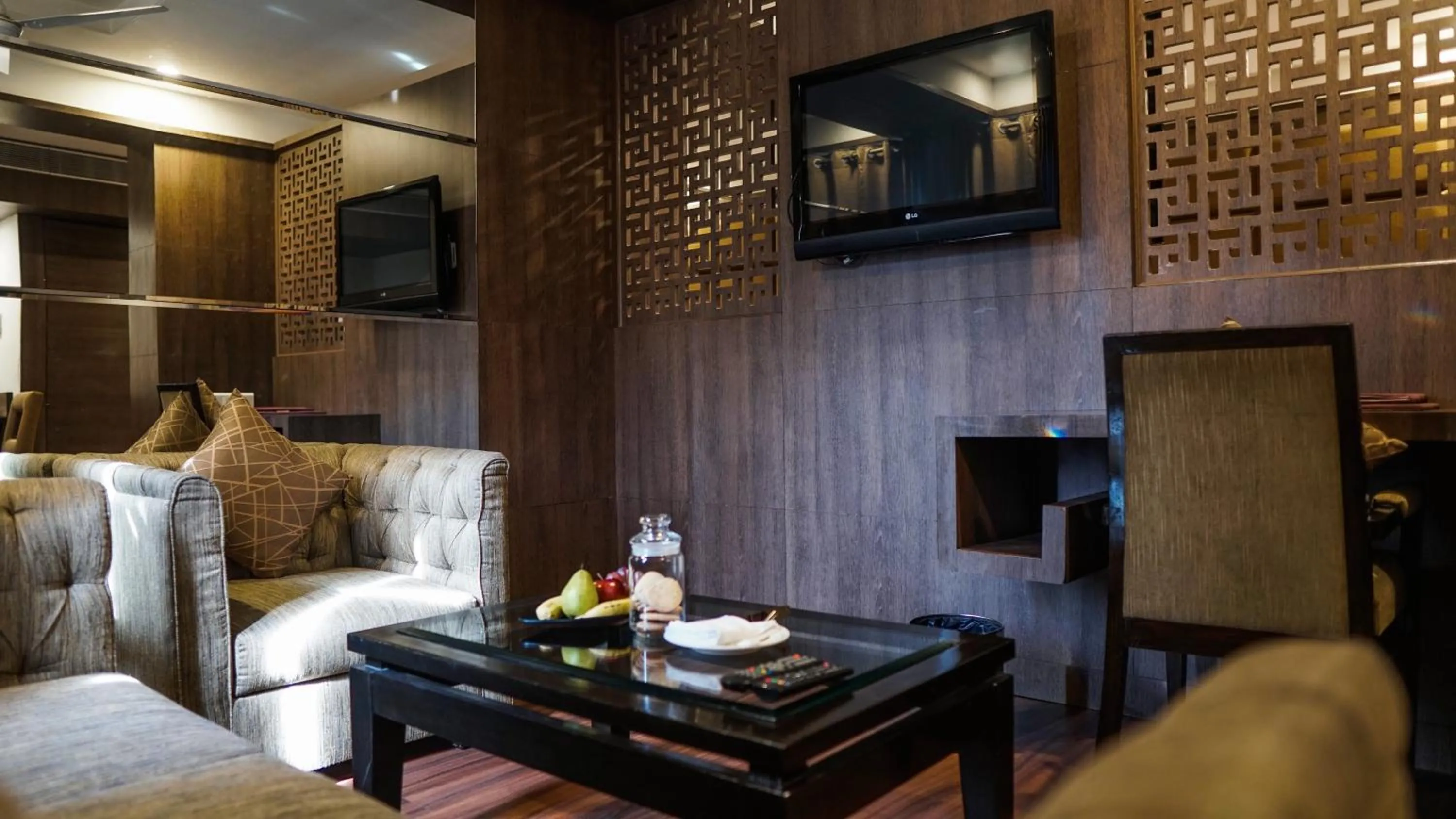 Communal lounge/ TV room in Hotel Centre Point