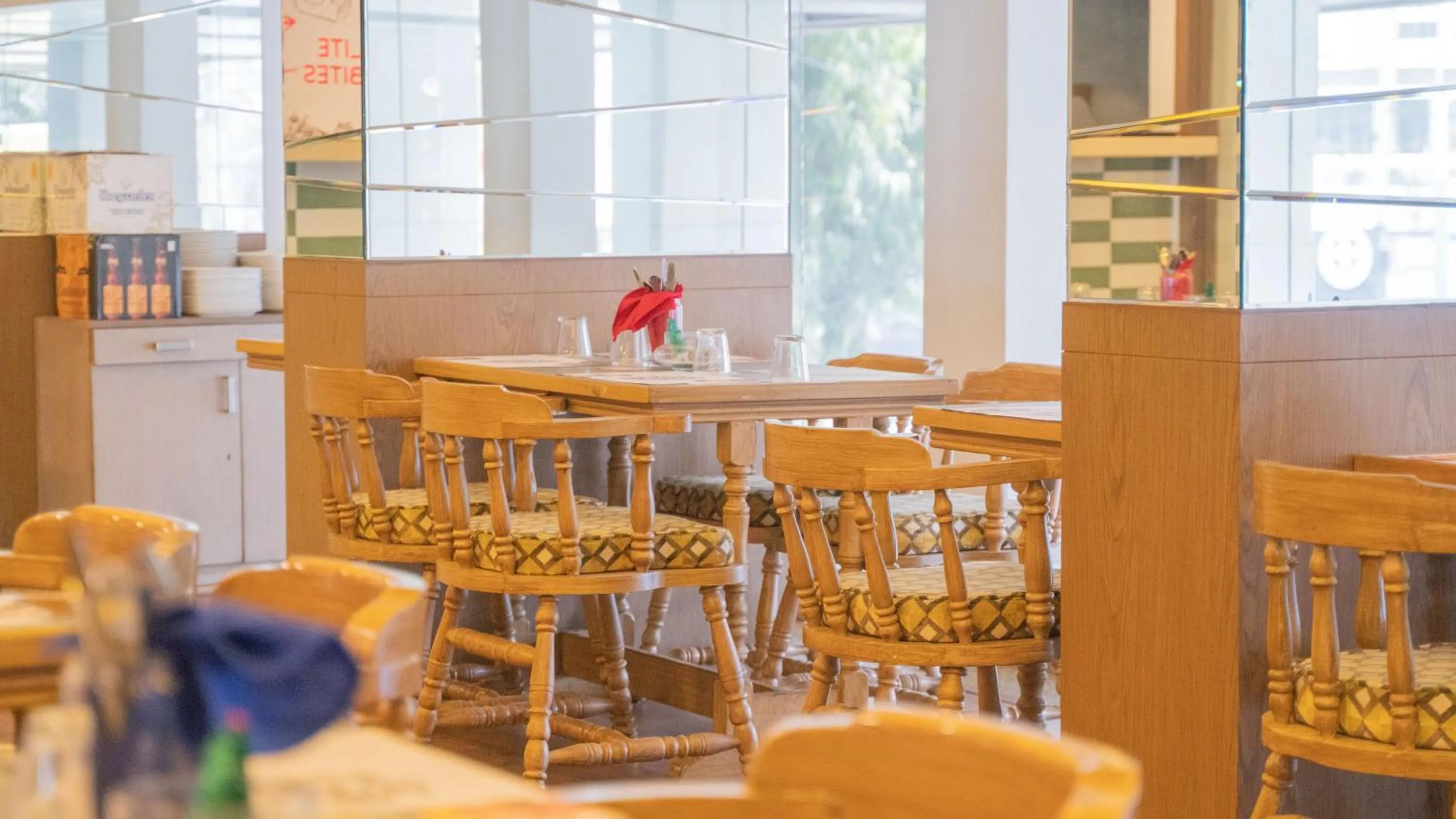 Restaurant/places to eat in Hotel Centre Point