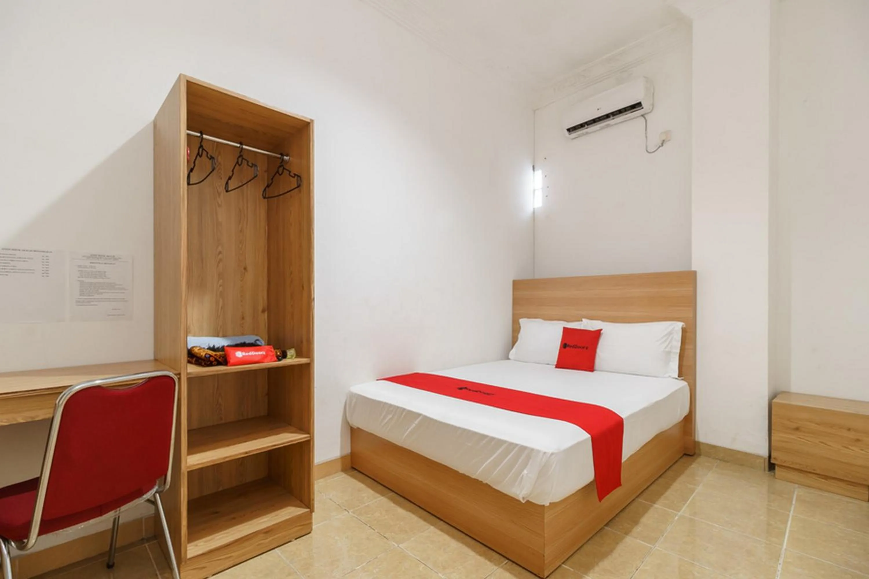 Bedroom, Bed in RedDoorz Syariah near Lahat Station