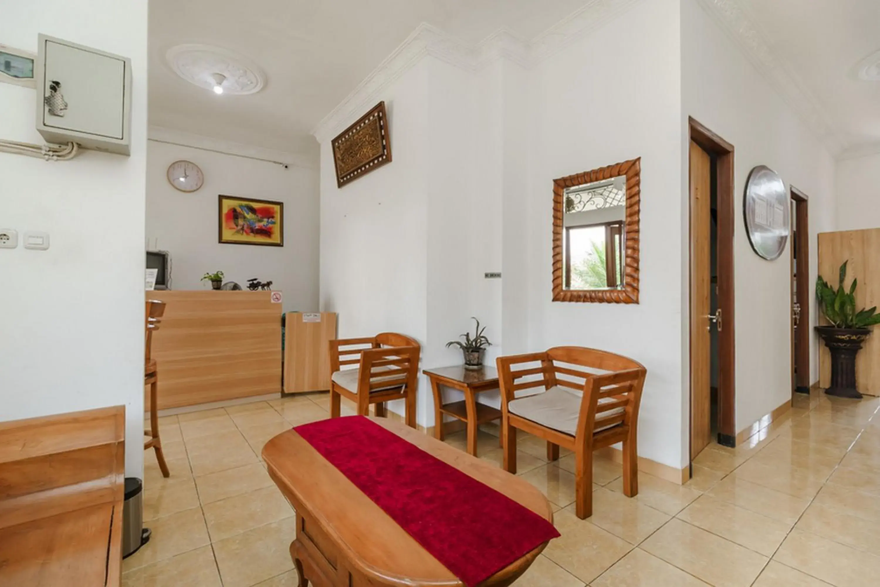 Lobby or reception in RedDoorz Syariah near Lahat Station Lobby or reception in RedDoorz Syariah near Lahat Station