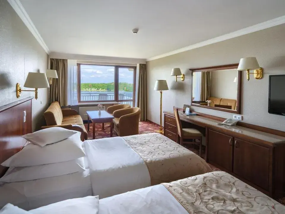 Twin Room with Lake View - single occupancy in Hotel Gołębiewski Mikołajki Twin Room with Lake View - single occupancy in Hotel Gołębiewski Mikołajki