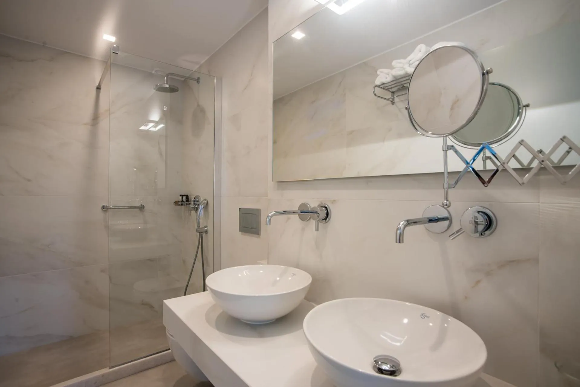 Shower in Nautilus Apartments-Suites