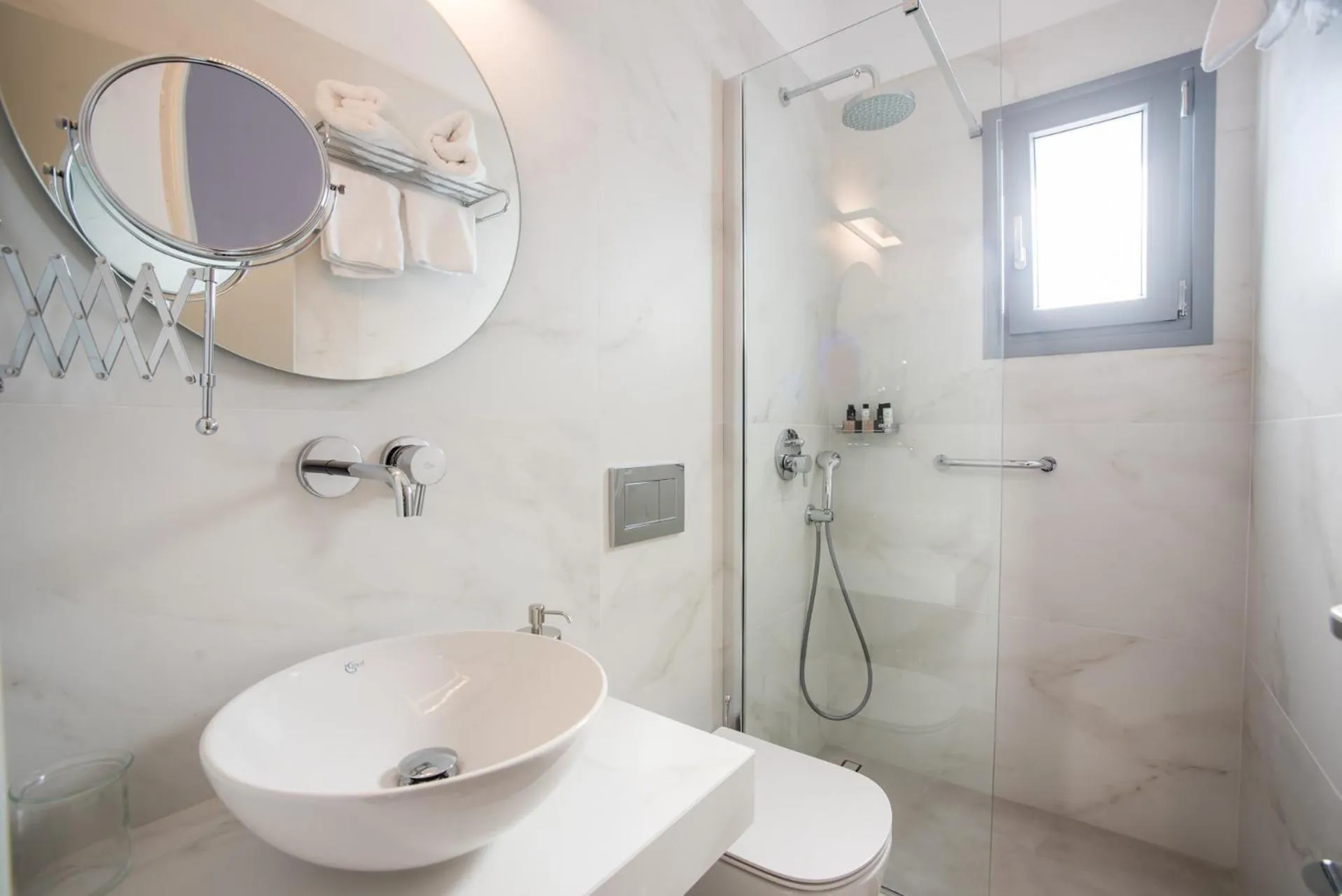 Shower in Nautilus Apartments-Suites