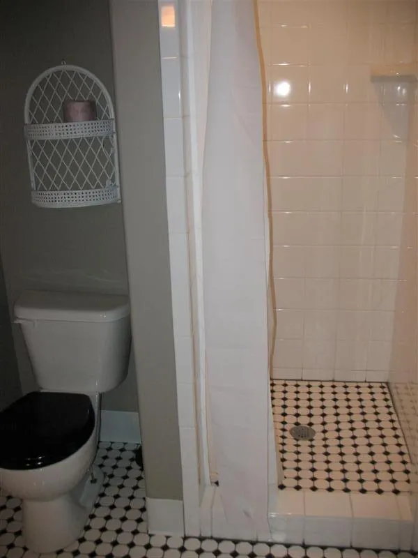 Shower in Lionheart Guest House