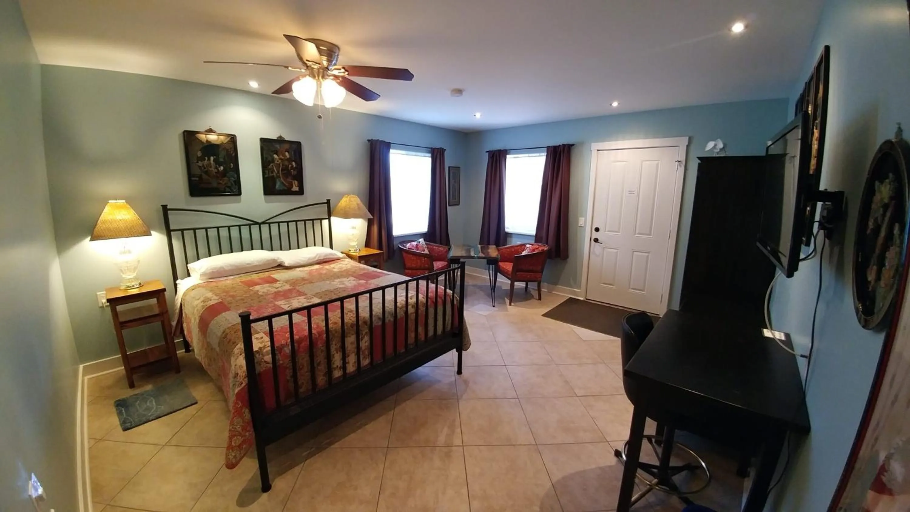 Photo of the whole room in Lionheart Guest House