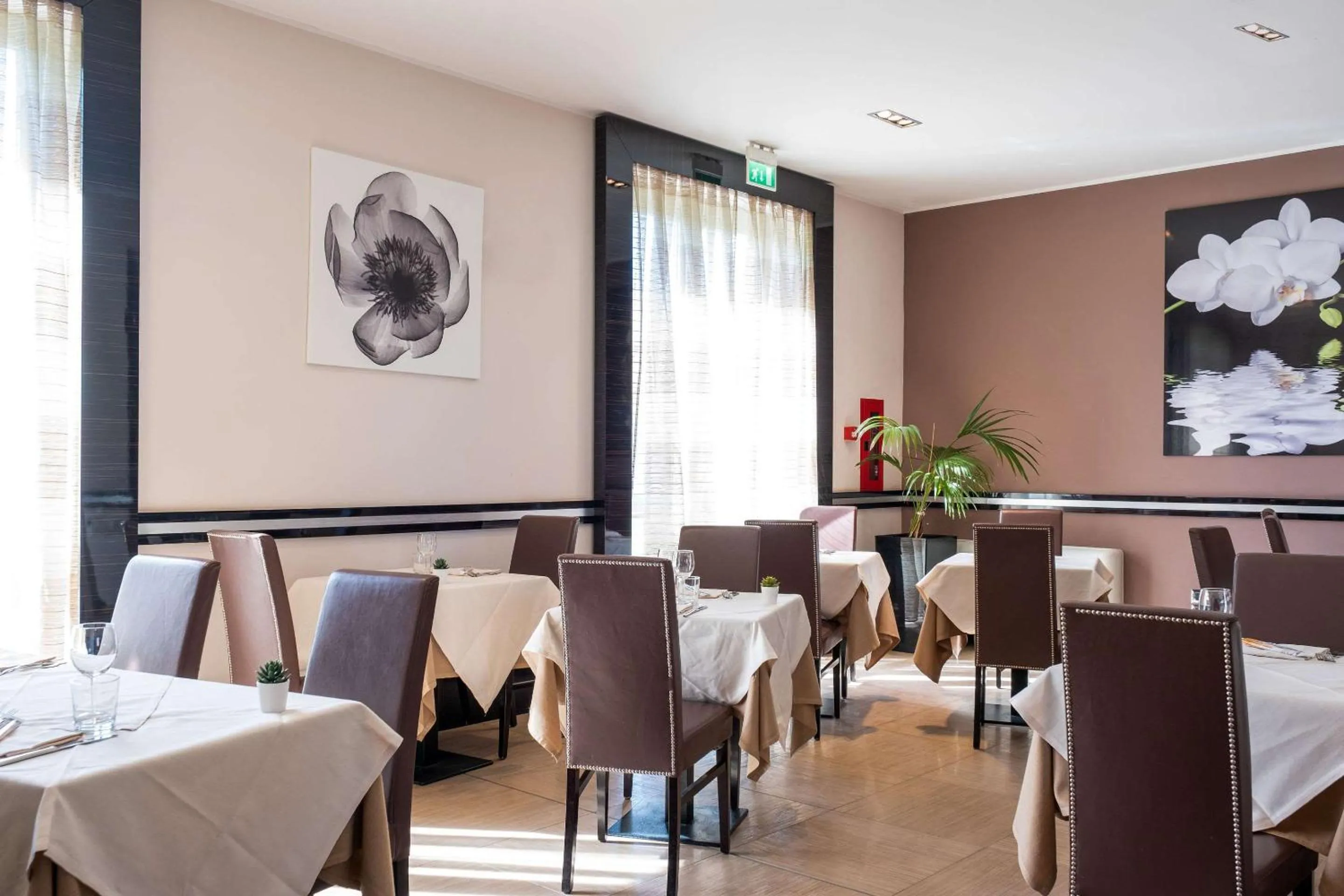 Restaurant/places to eat in Quality Hotel Green Palace