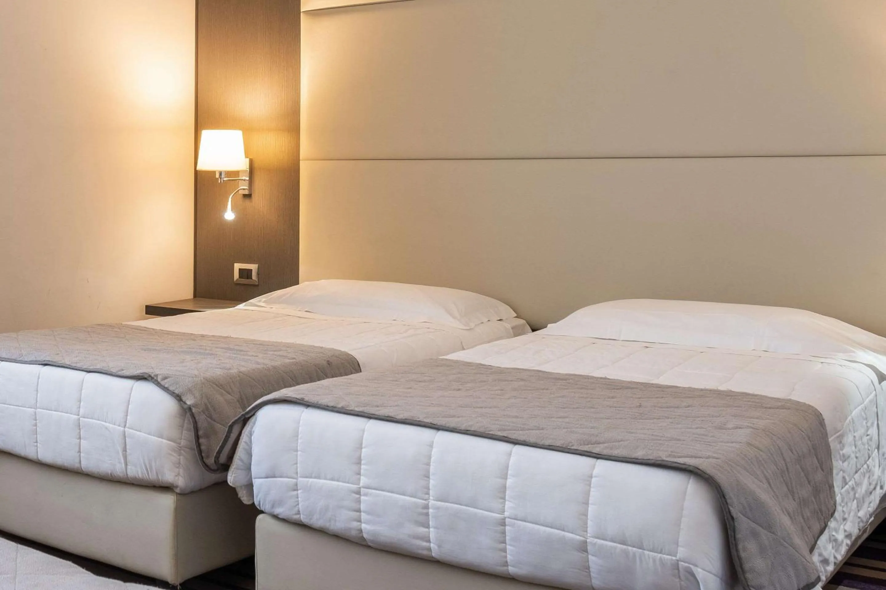 Bedroom, Bed in Quality Hotel Green Palace