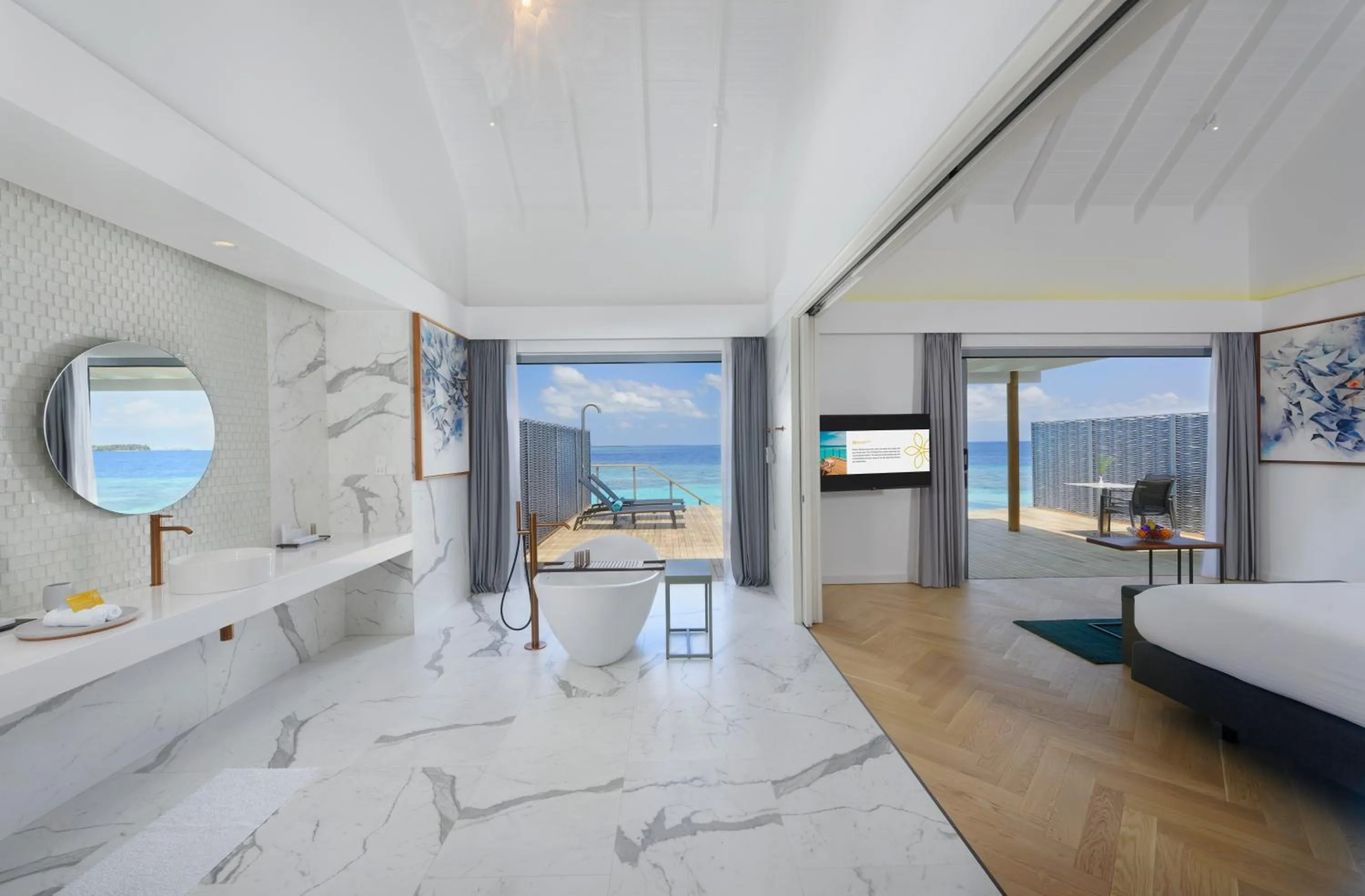 Shower, Bed in OUTRIGGER Maldives Maafushivaru Resort - 25 percent discount on transfers for min 4 nights stay and more, valid for reservations between 01 July till 22 Dec 2025