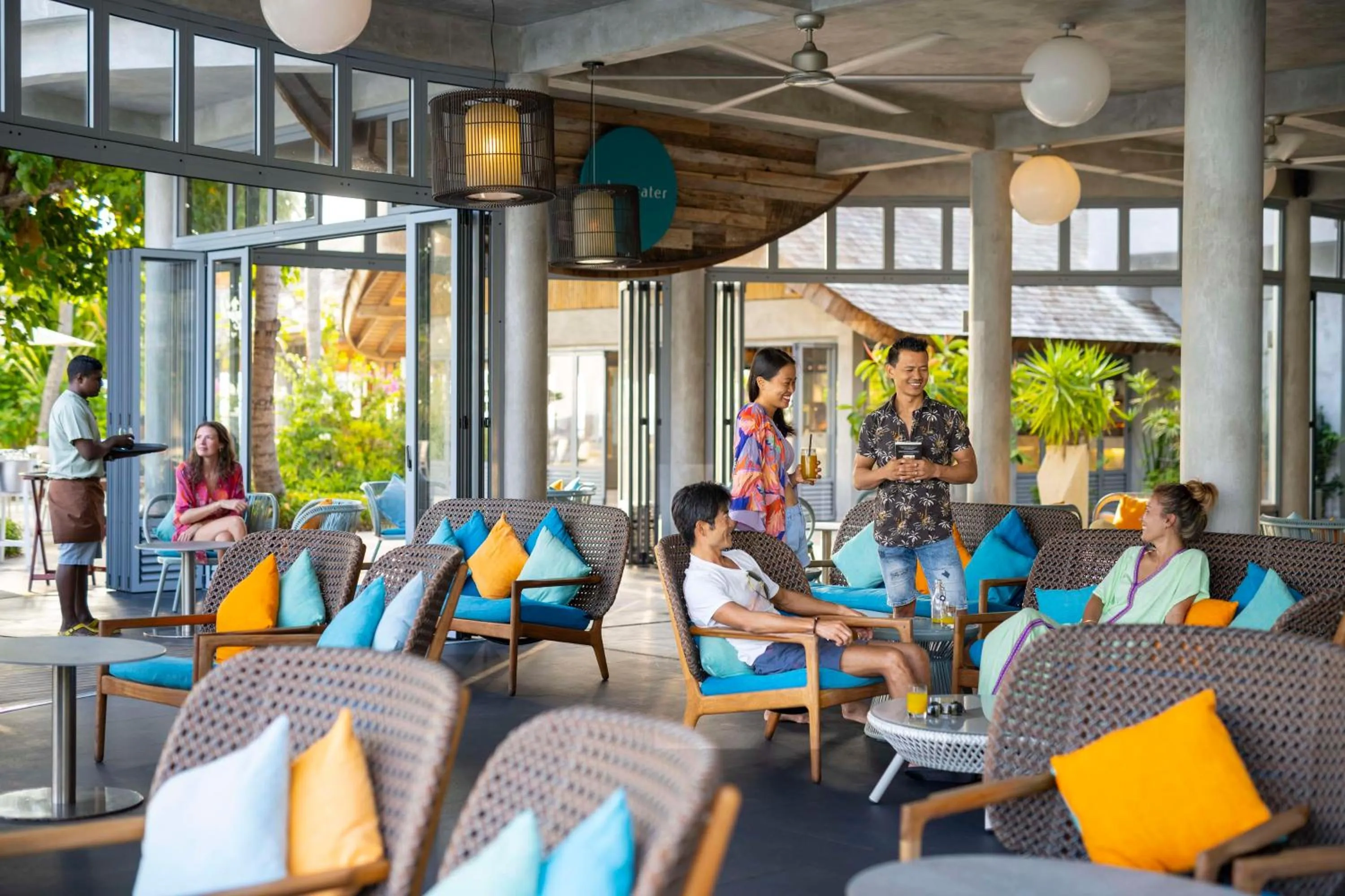 Lounge or bar in OUTRIGGER Maldives Maafushivaru Resort - 25 percent discount on transfers for min 4 nights stay and more, valid for reservations between 01 July till 22 Dec 2025