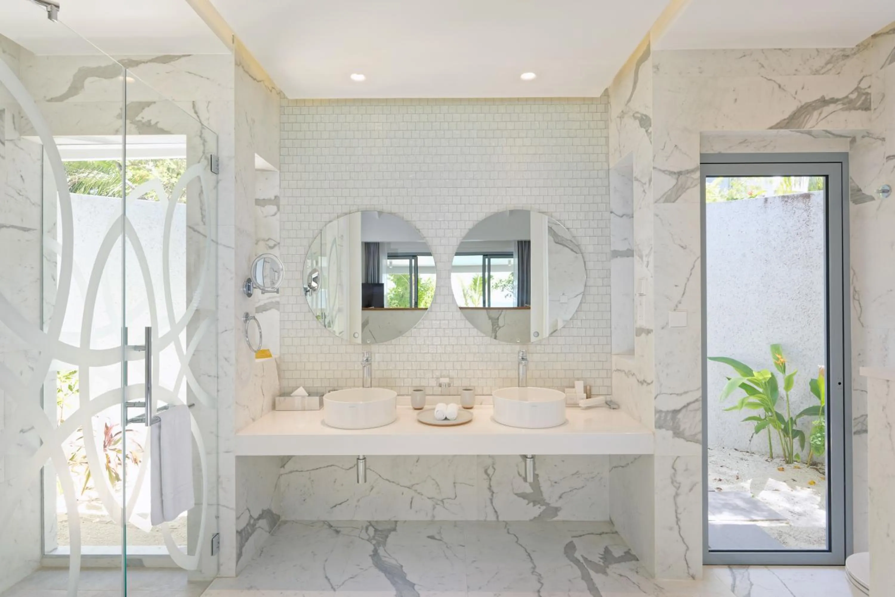 Shower in OUTRIGGER Maldives Maafushivaru Resort - 25 percent discount on transfers for min 4 nights stay and more, valid for reservations between 01 July till 22 Dec 2025