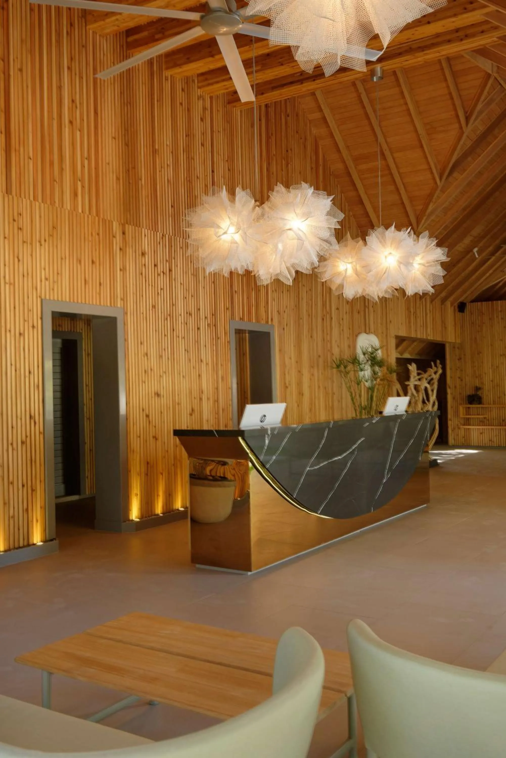 Lobby or reception in OUTRIGGER Maldives Maafushivaru Resort - 25 percent discount on transfers for min 4 nights stay and more, valid for reservations between 01 July till 22 Dec 2025