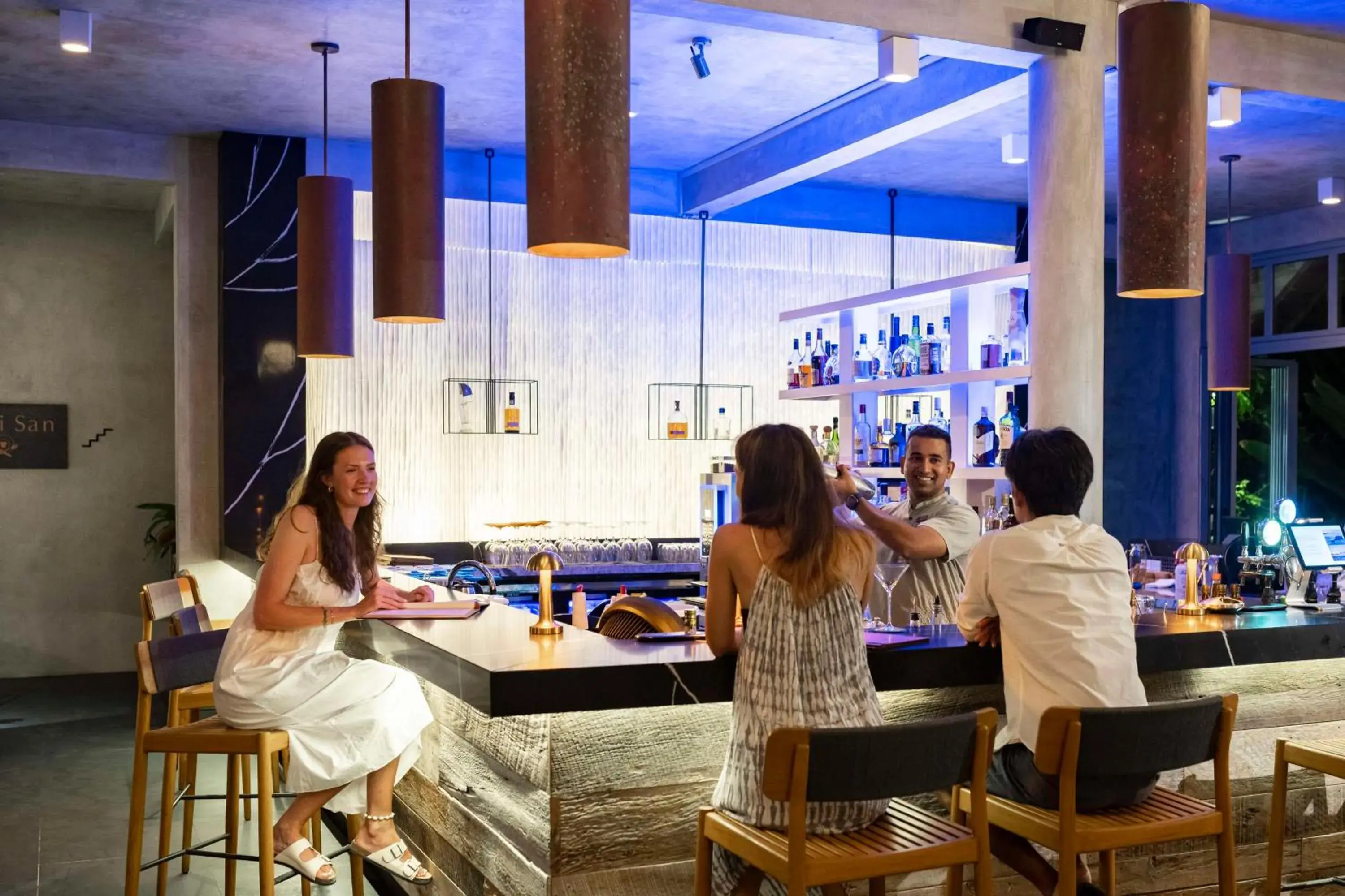 Lounge or bar in OUTRIGGER Maldives Maafushivaru Resort - 25 percent discount on transfers for min 4 nights stay and more, valid for reservations between 01 July till 22 Dec 2025 Lounge or bar in OUTRIGGER Maldives Maafushivaru Resort - 25 percent discount on transfers for min 4 nights stay and more, valid for reservations between 01 July till 22 Dec 2025