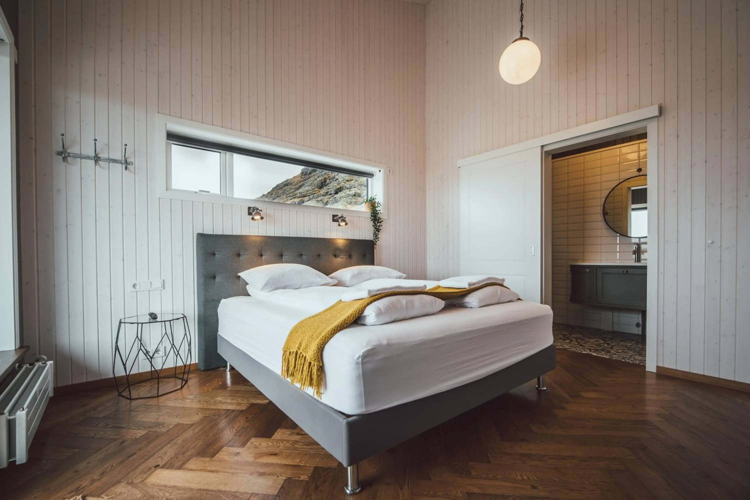 Bed in Ekra Glacier Lagoon