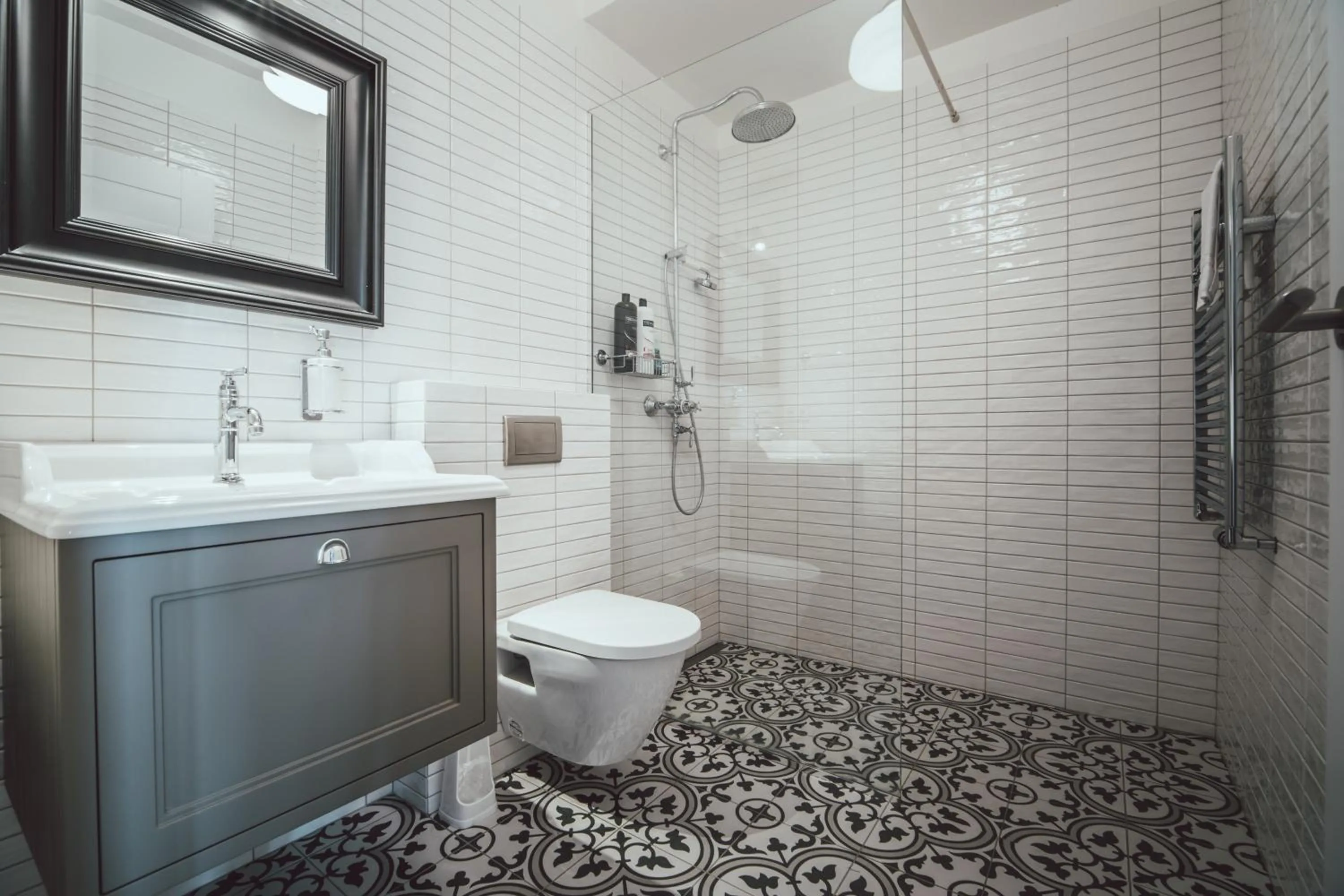 Shower in Ekra Glacier Lagoon