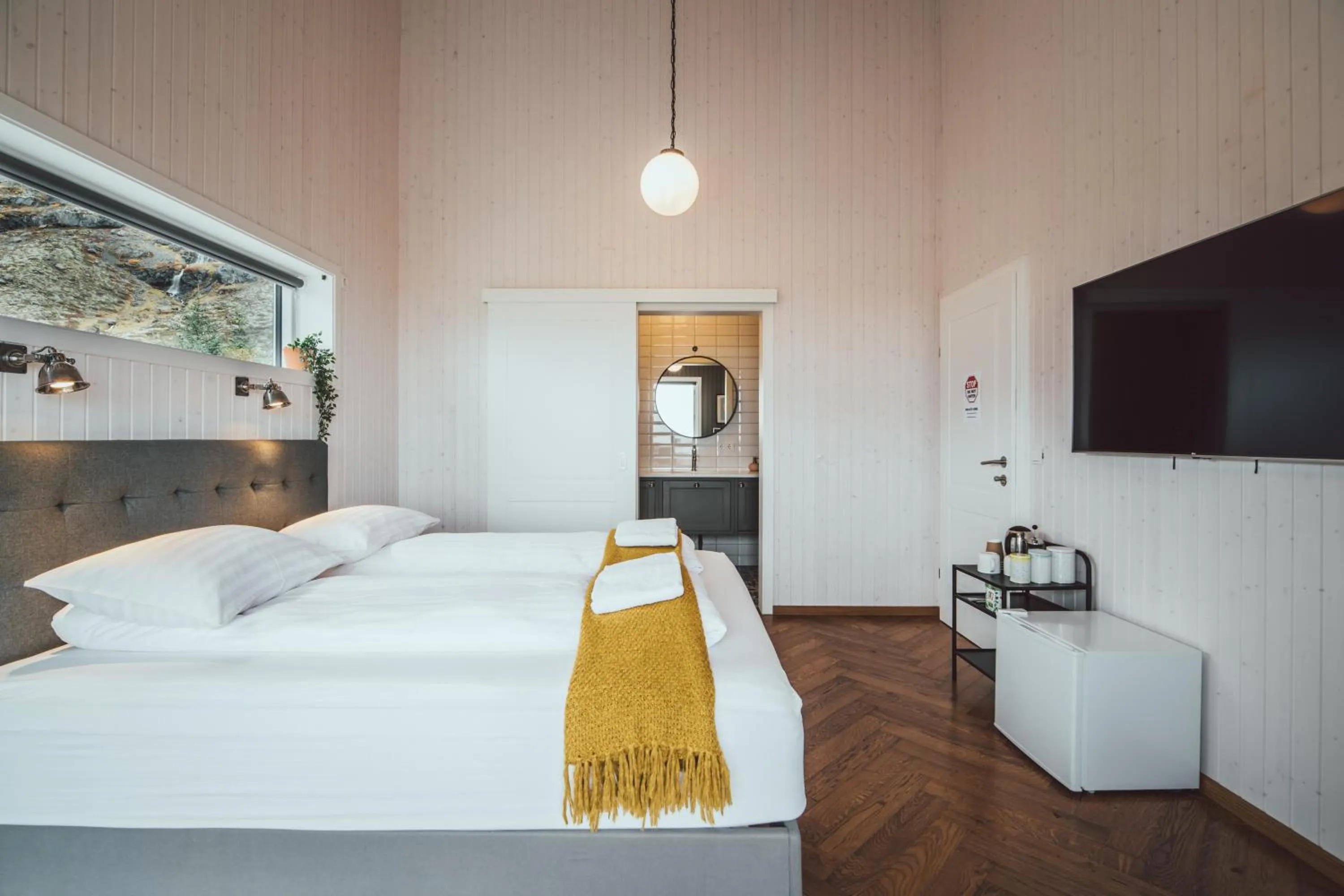 Bed in Ekra Glacier Lagoon