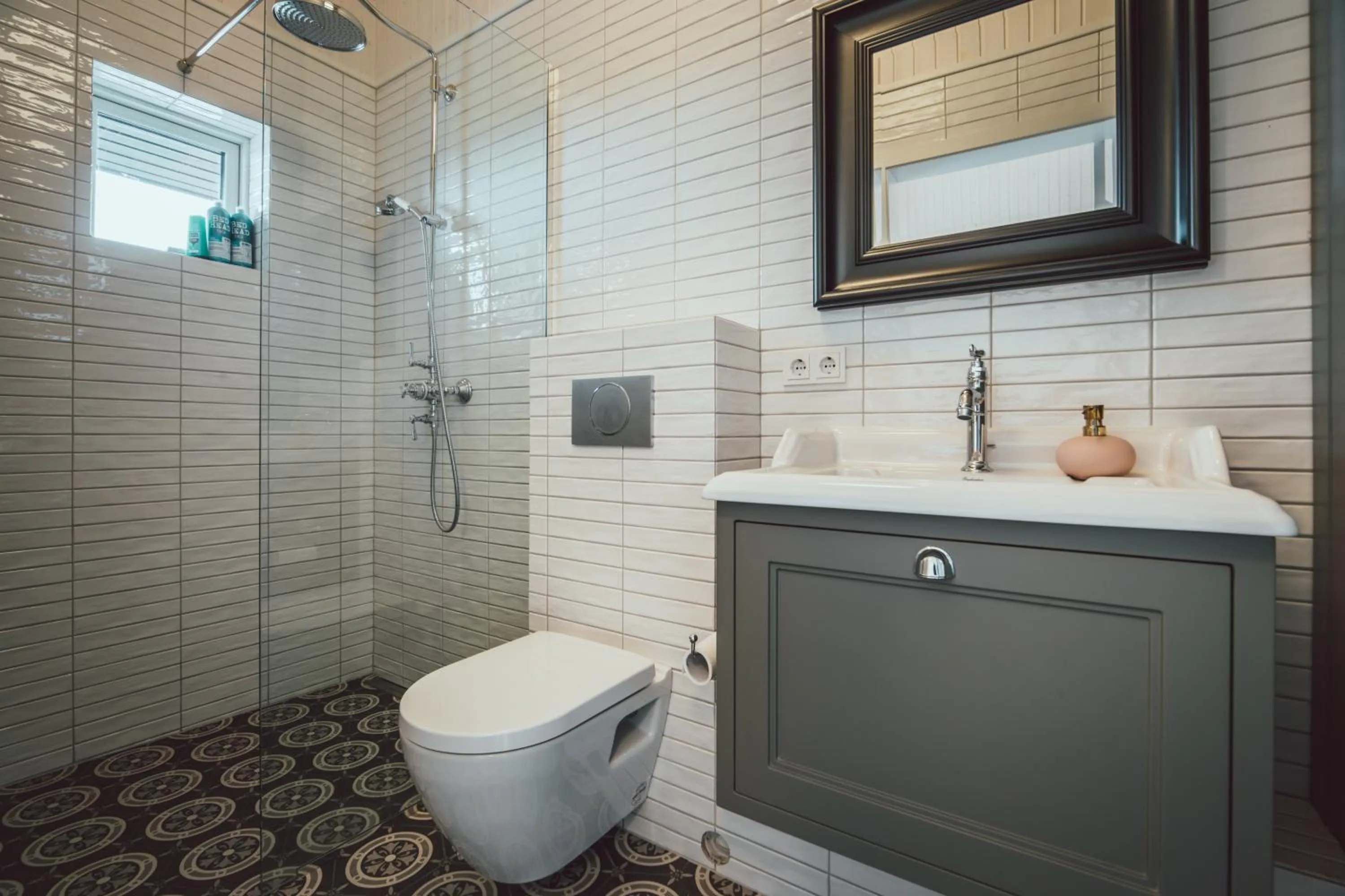 Shower in Ekra Glacier Lagoon