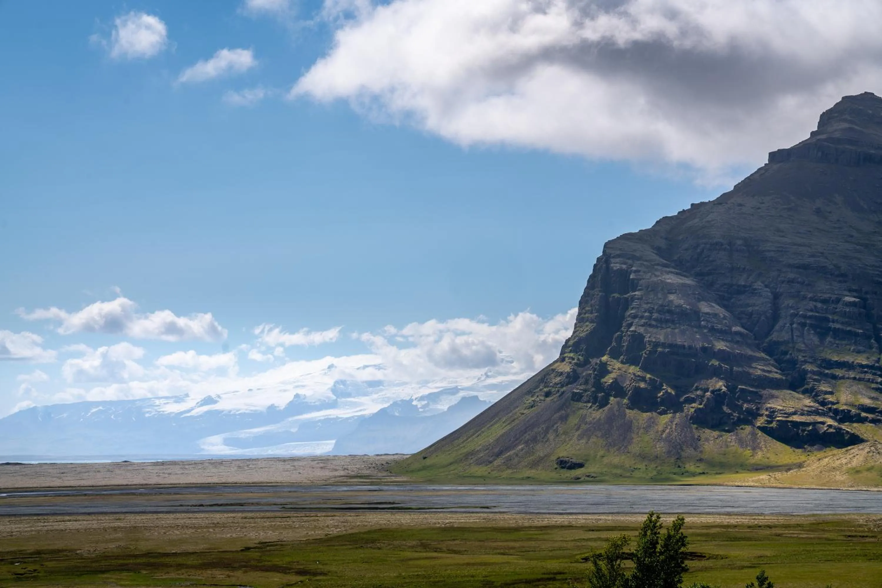 Mountain view in Ekra Glacier Lagoon