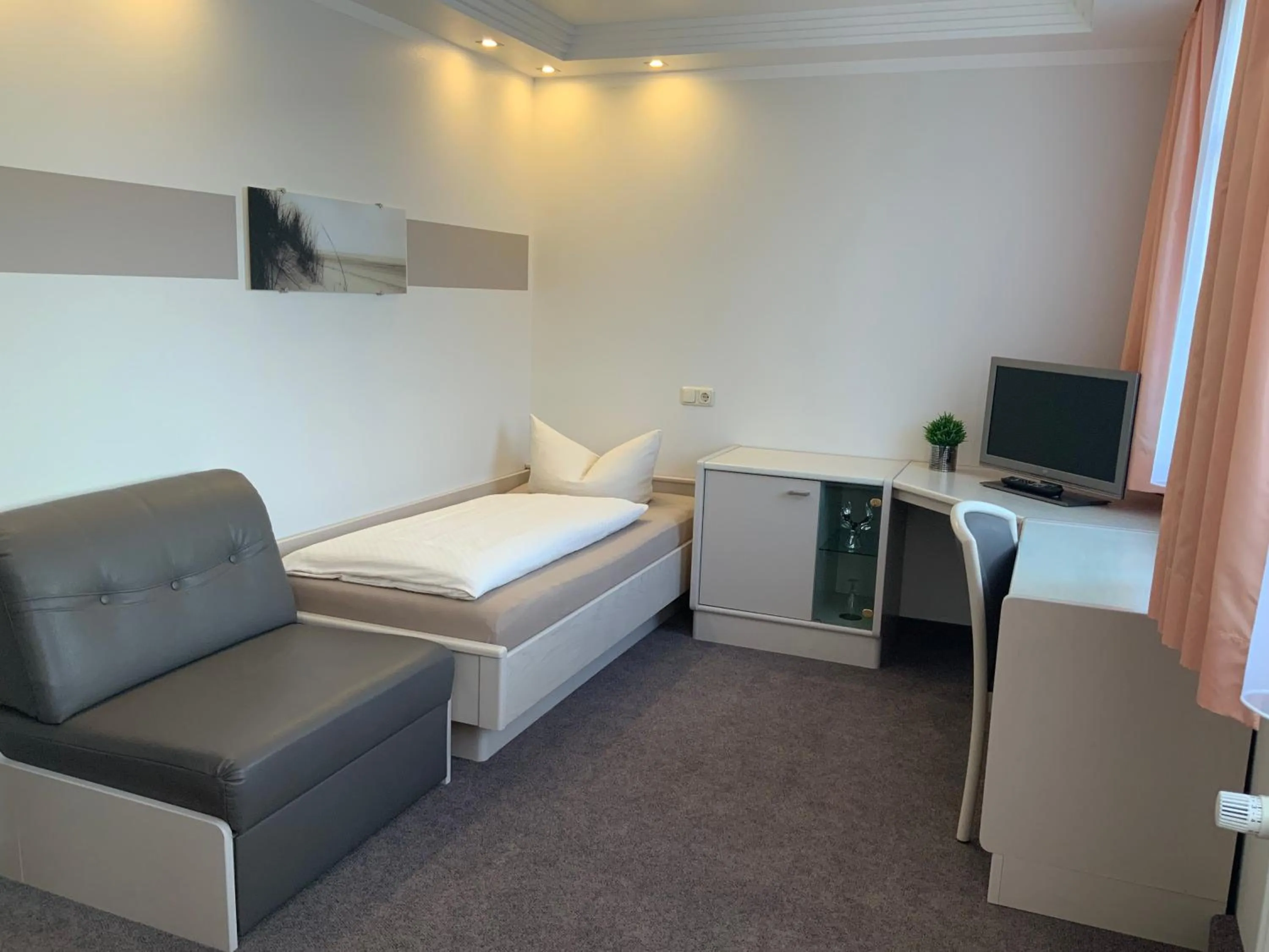 Photo of the whole room, Bed in Pension Villa Transvaal