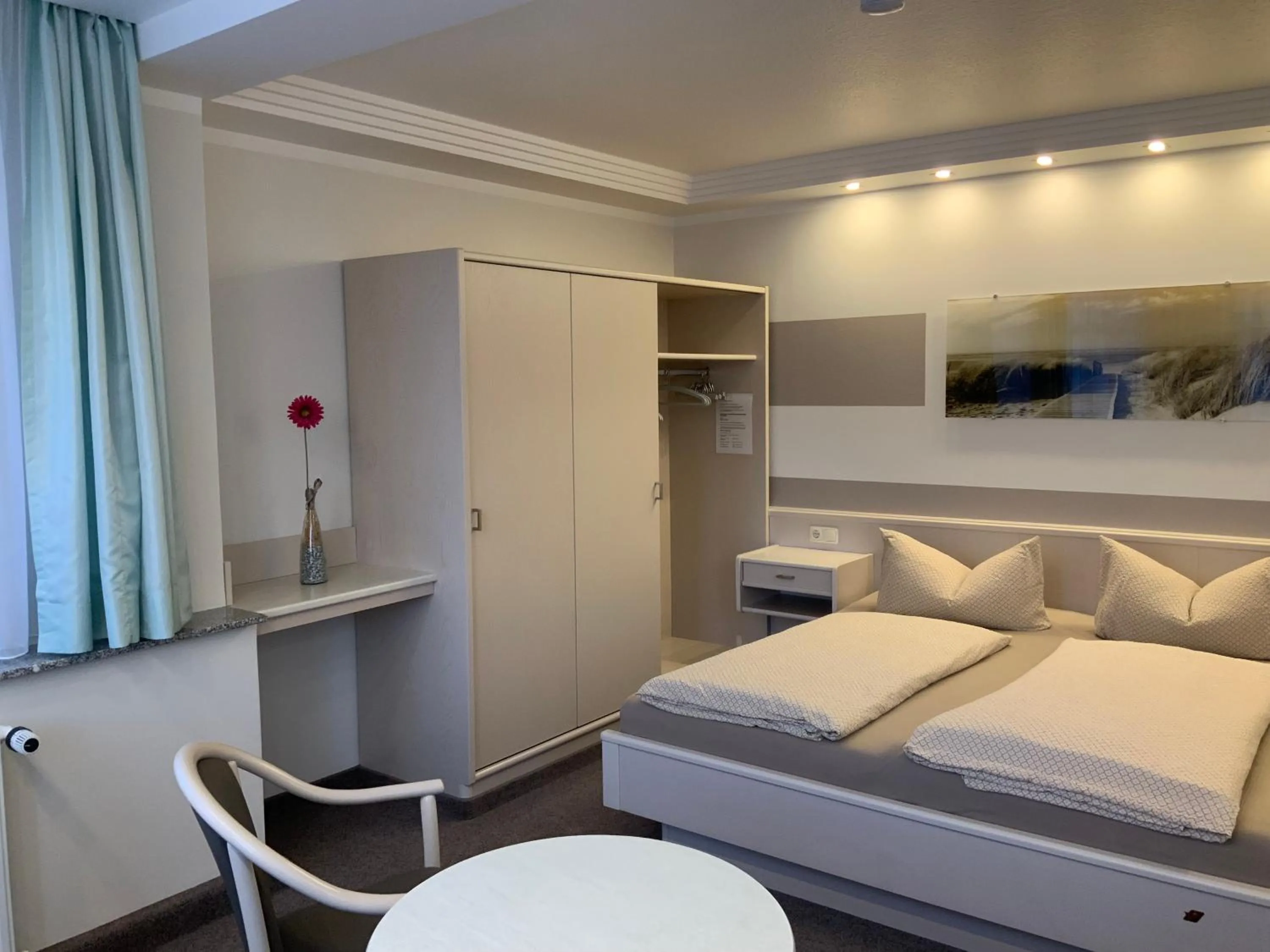Photo of the whole room, Bed in Pension Villa Transvaal