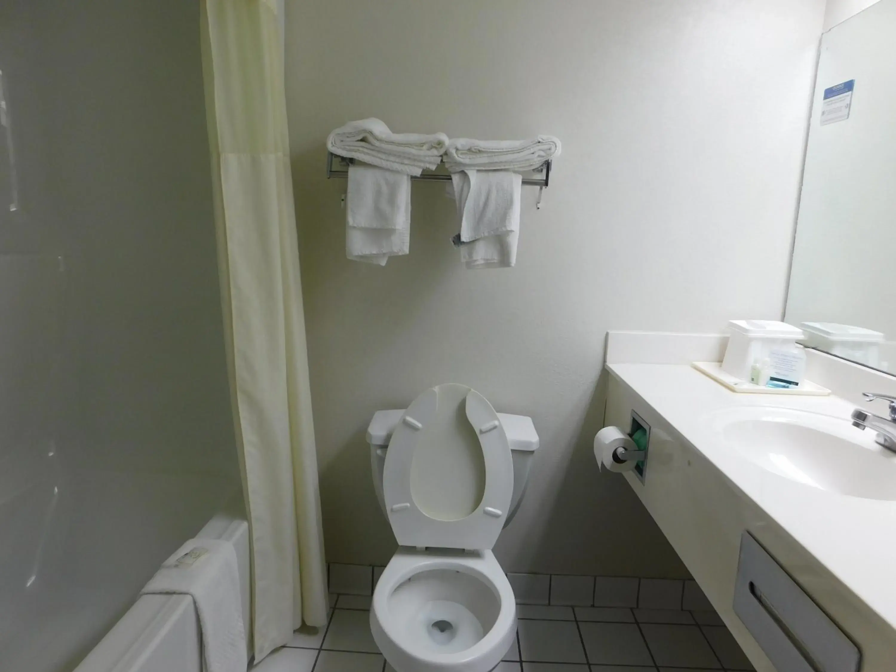 King Room - Accessible/Non-Smoking in Quality Inn Thomasville King Room - Accessible/Non-Smoking in Quality Inn Thomasville