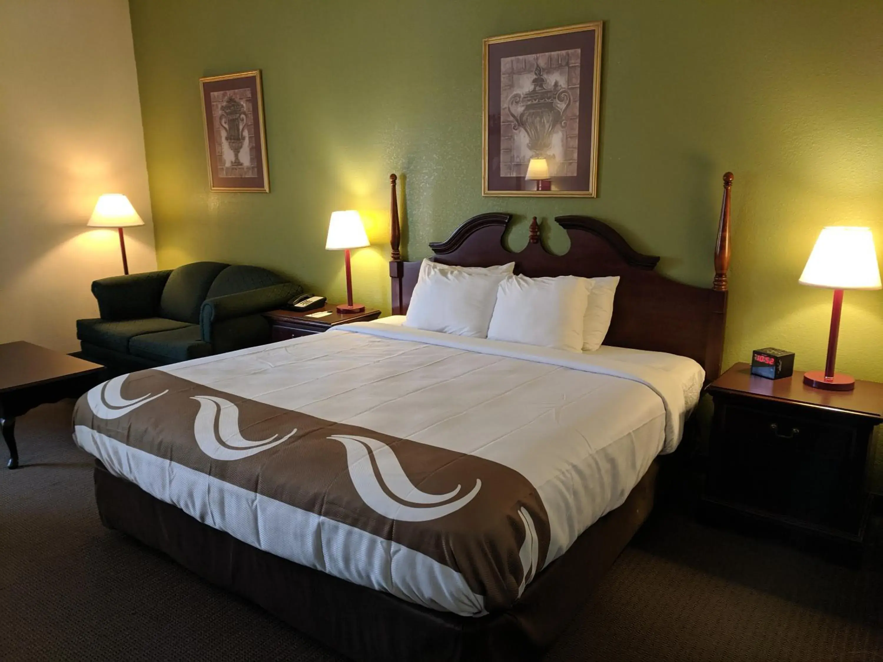 Bed in Quality Inn & Suites Thomasville I-85 Bed in Quality Inn & Suites Thomasville I-85