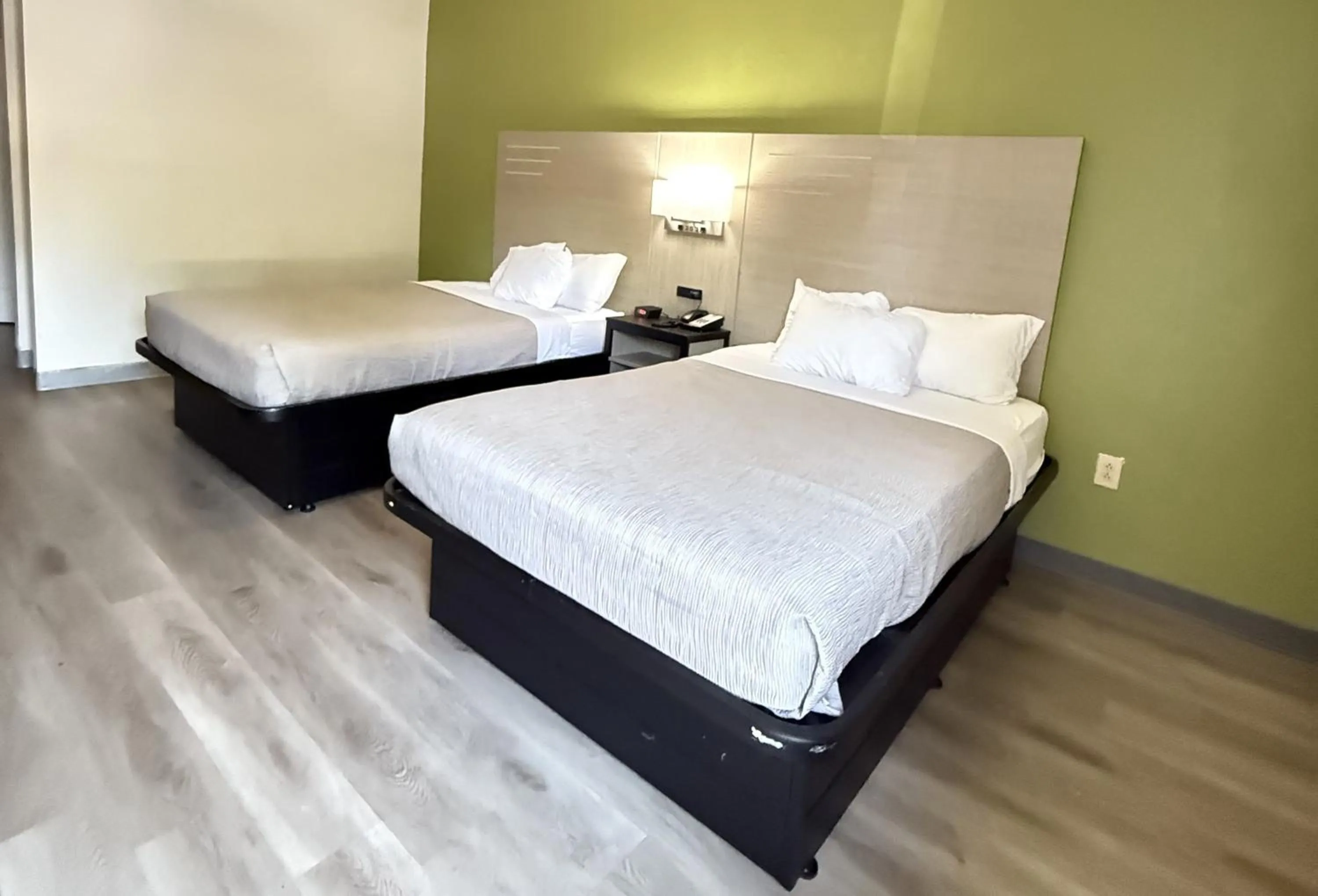 Bed in Quality Inn & Suites Thomasville I-85