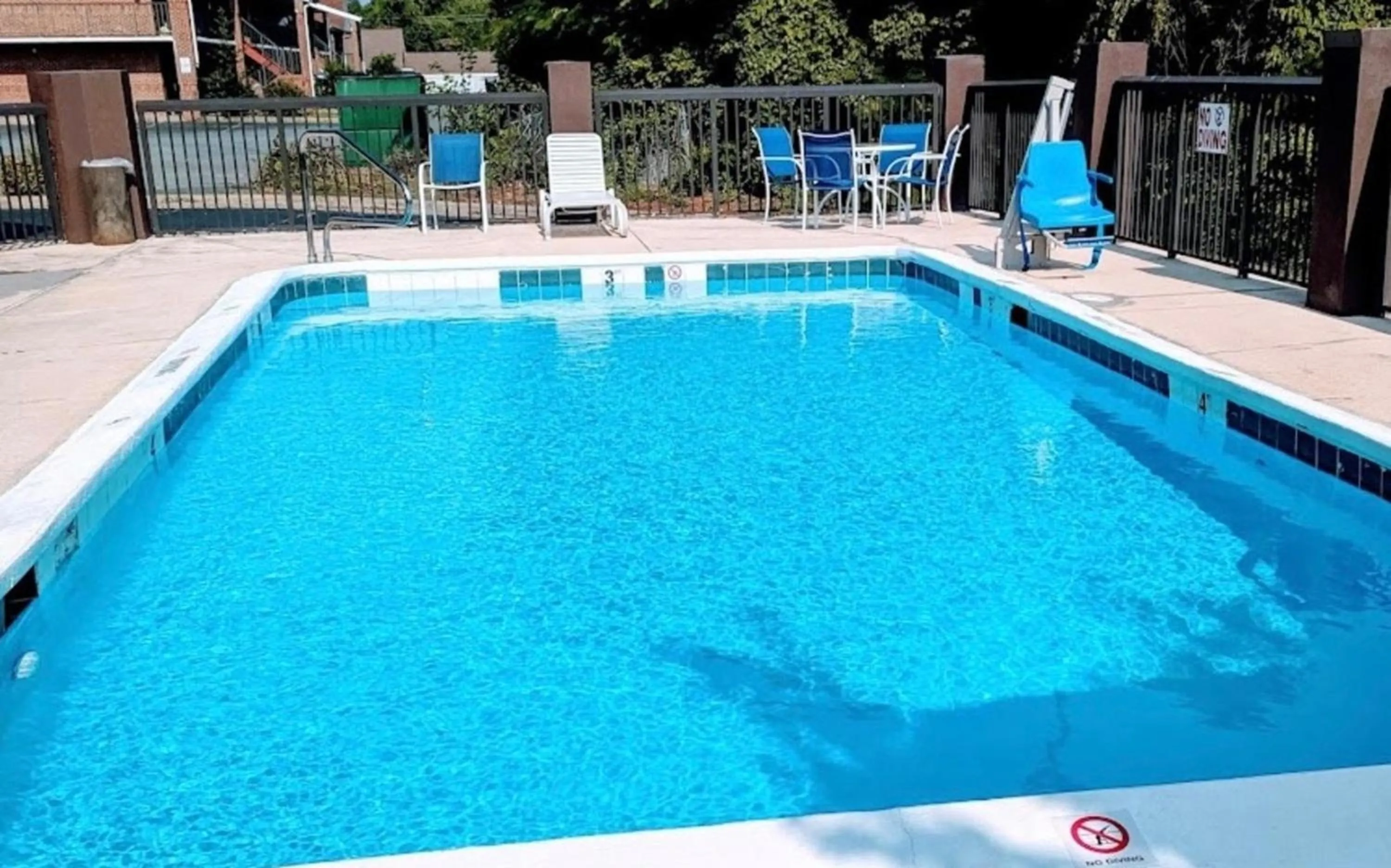 Swimming pool in Quality Inn & Suites Thomasville I-85
