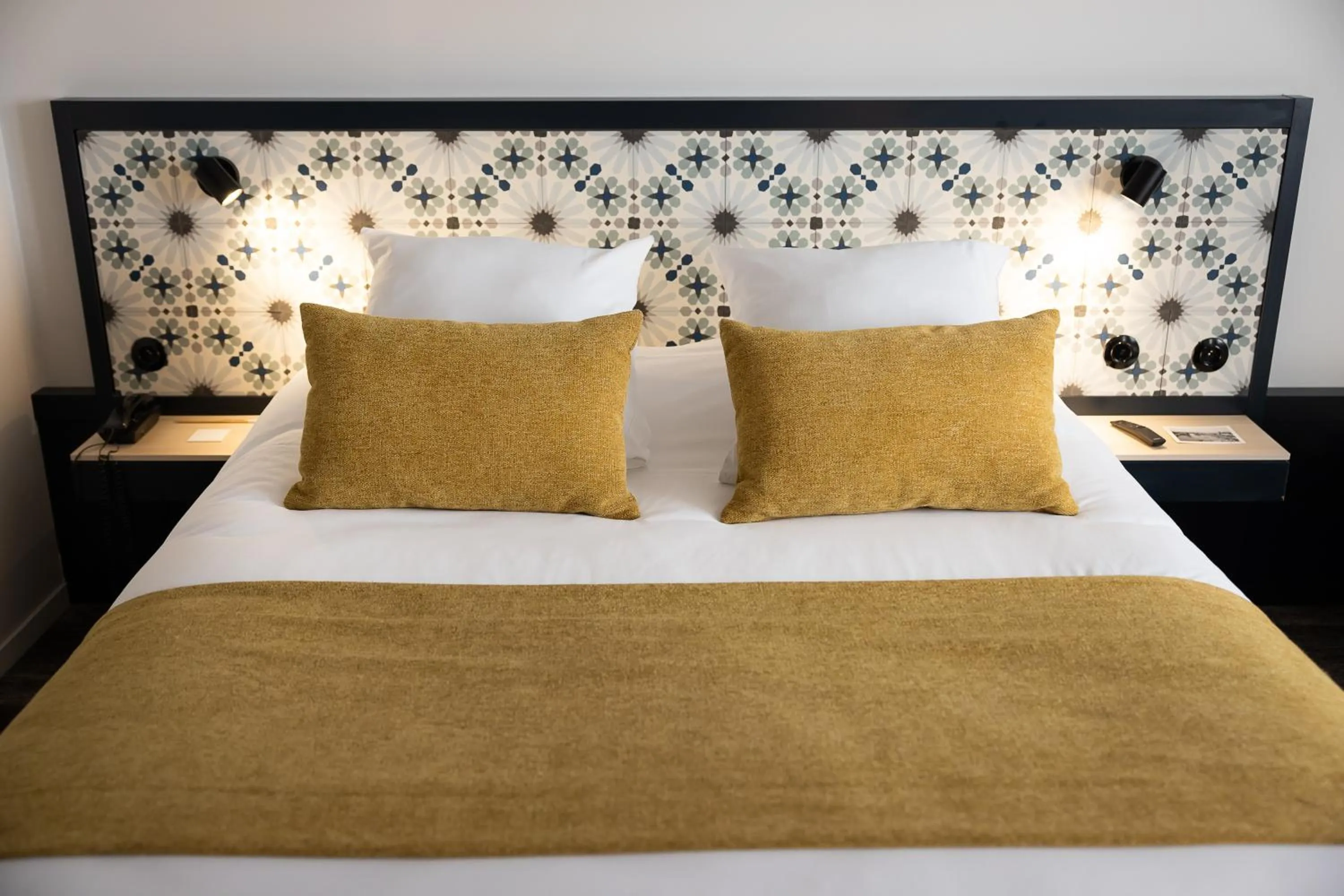 Property building, Bed in Le Saint-Nicolas