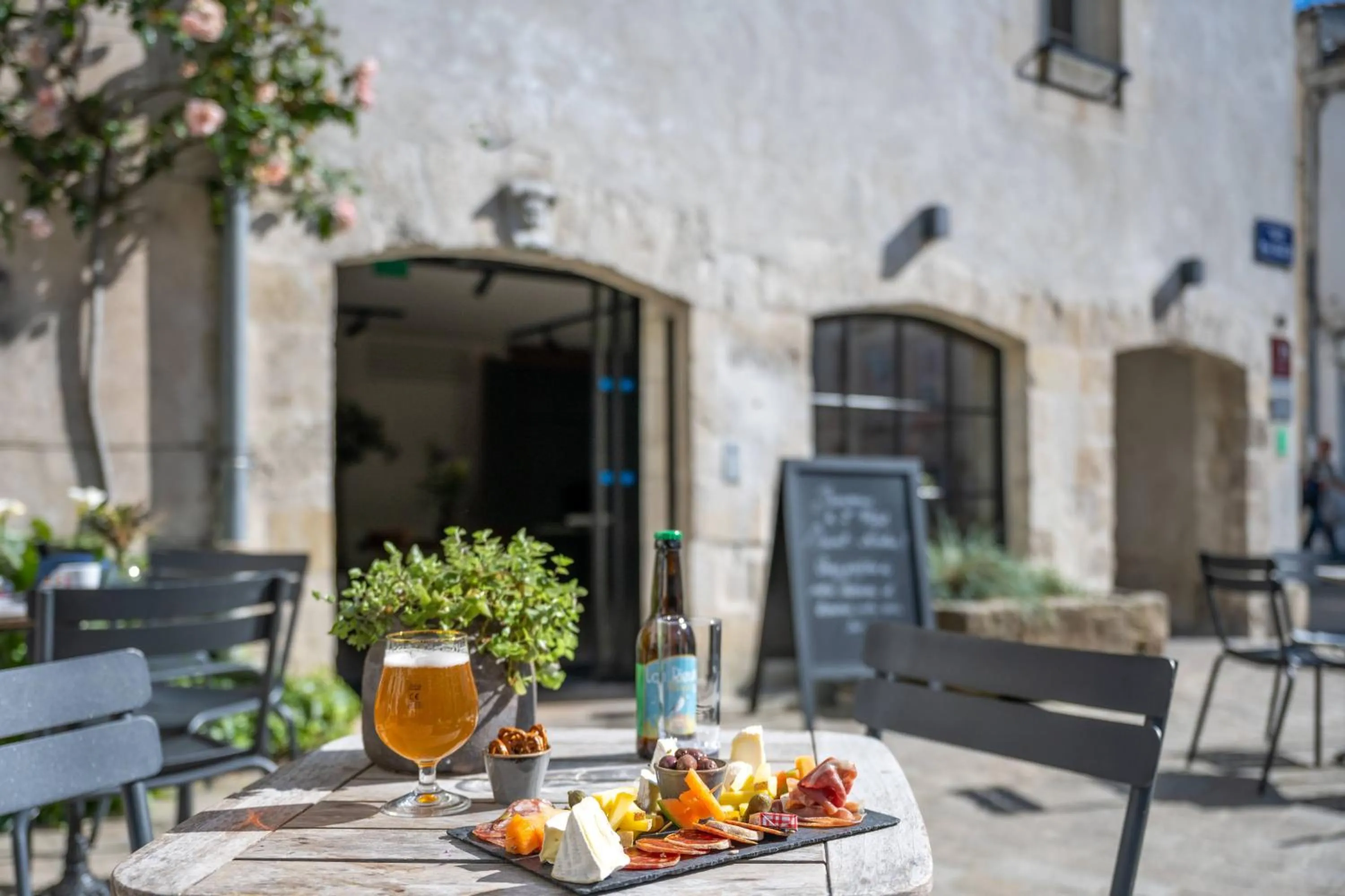 Patio in Le Saint-Nicolas